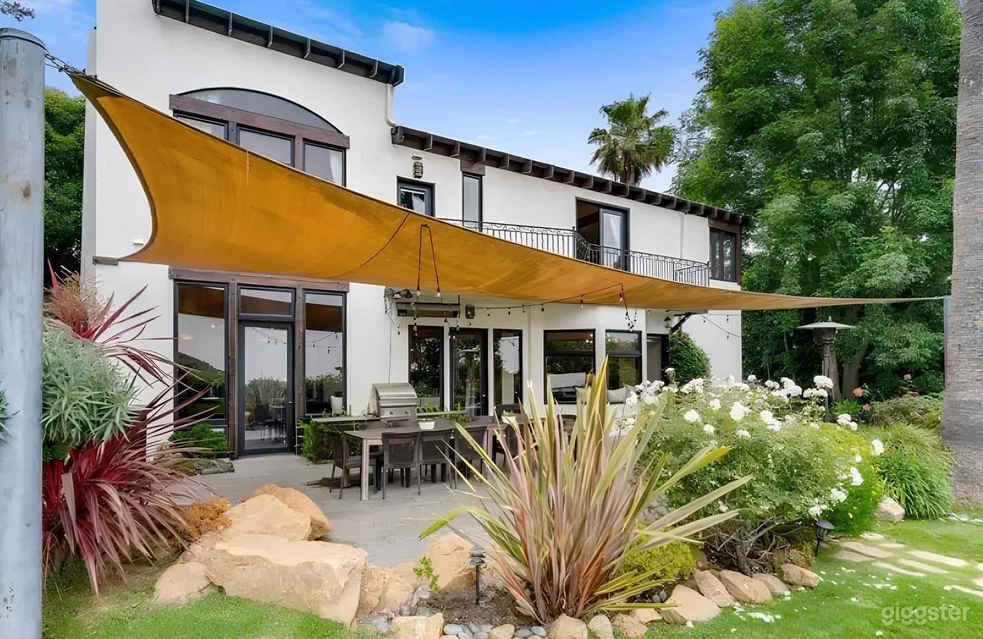 Pool with Mountain Views in hollywood hills Photo 2
