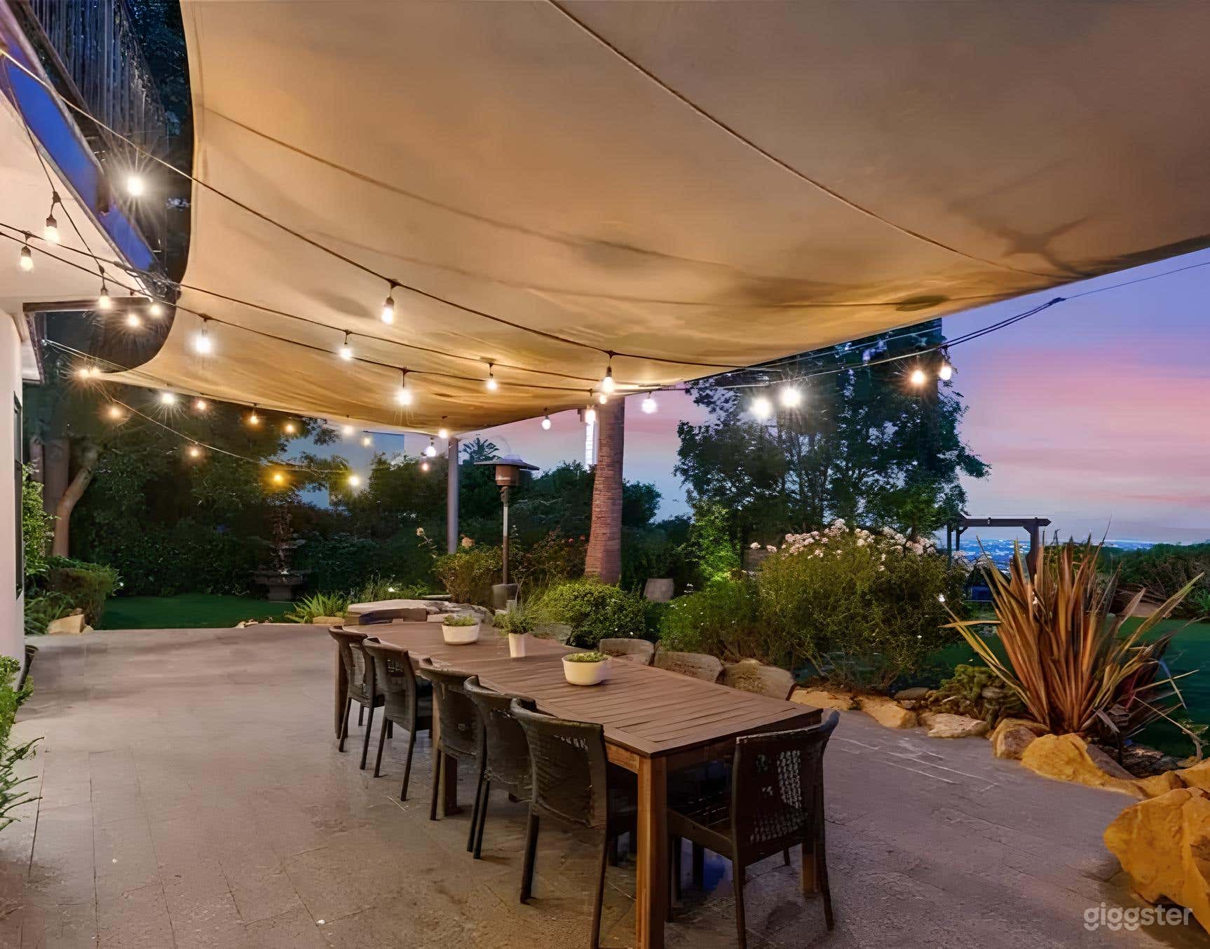 Pool with Mountain Views in hollywood hills Photo 4