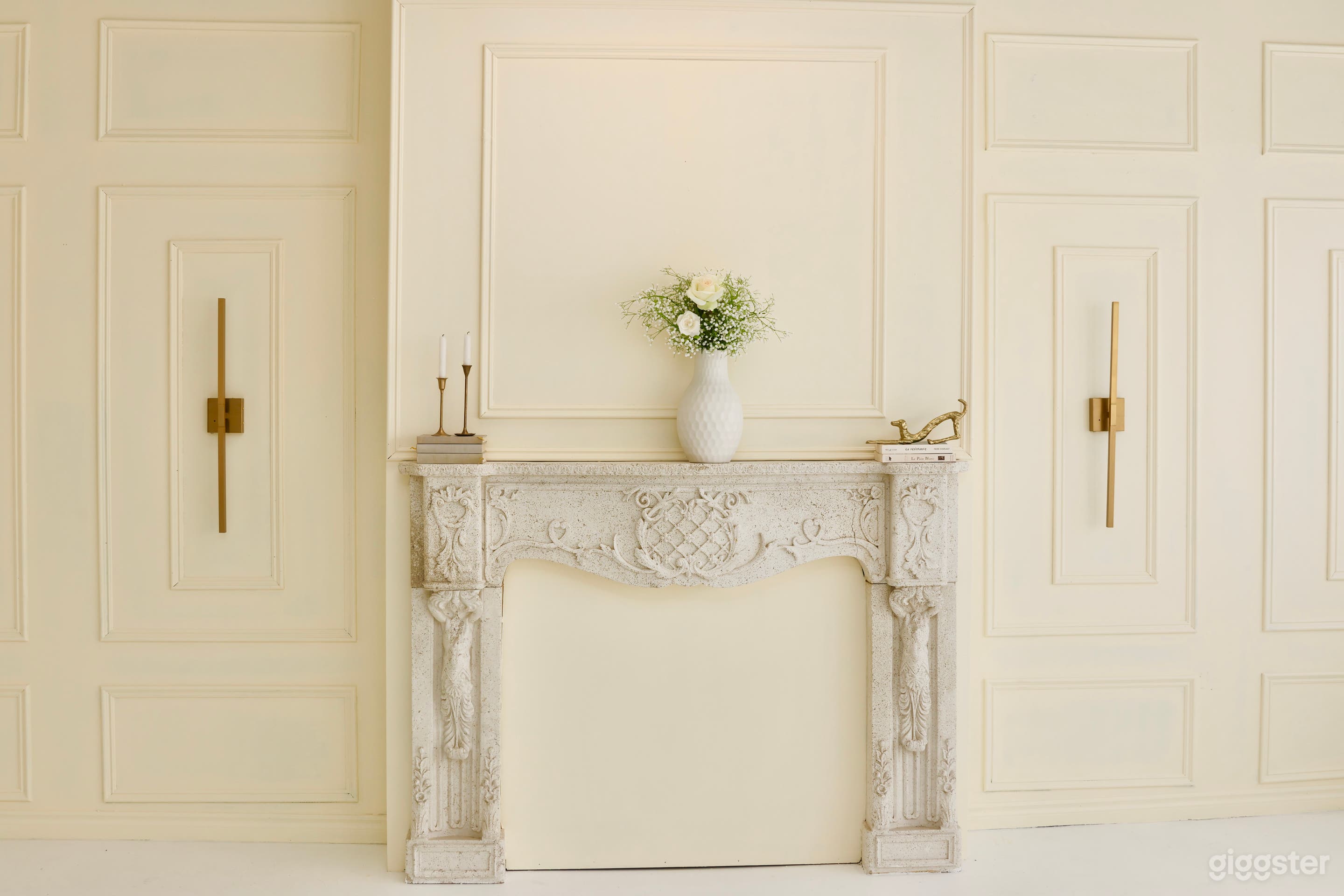 Elegant and Romantic Parisian style Studio  Photo 3