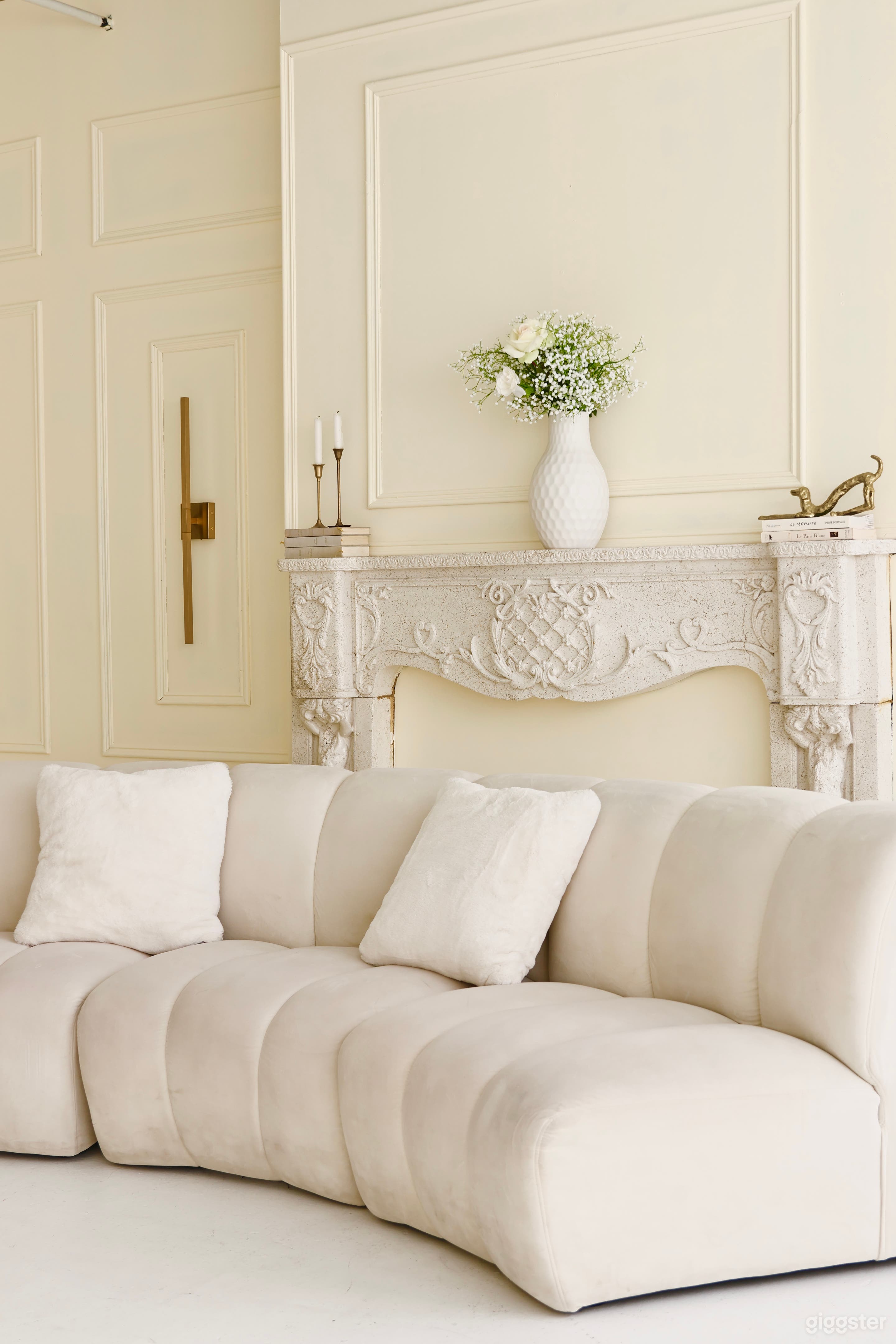 Elegant and Romantic Parisian style Studio  Photo 2