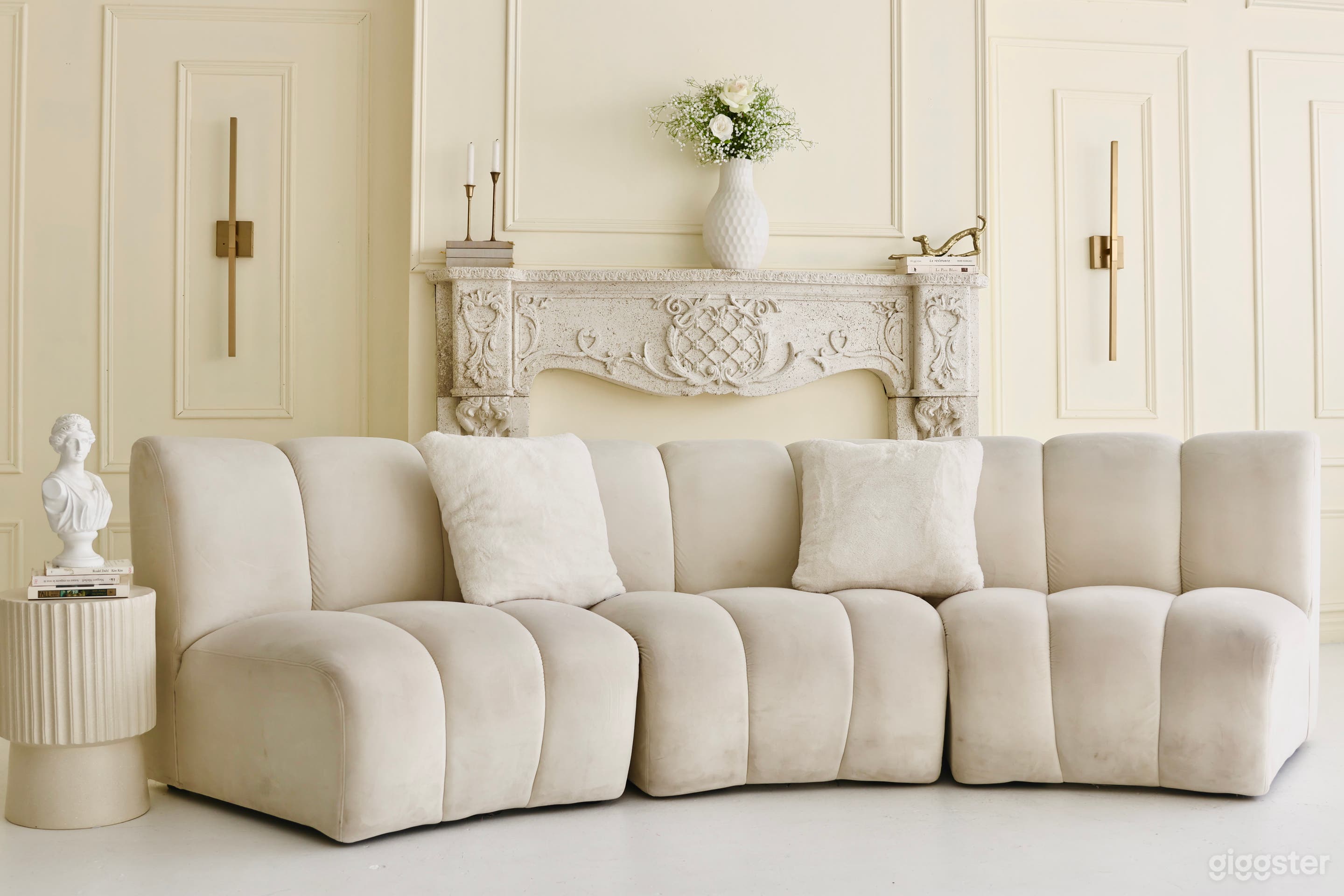 Elegant and Romantic Parisian style Studio  Photo 1