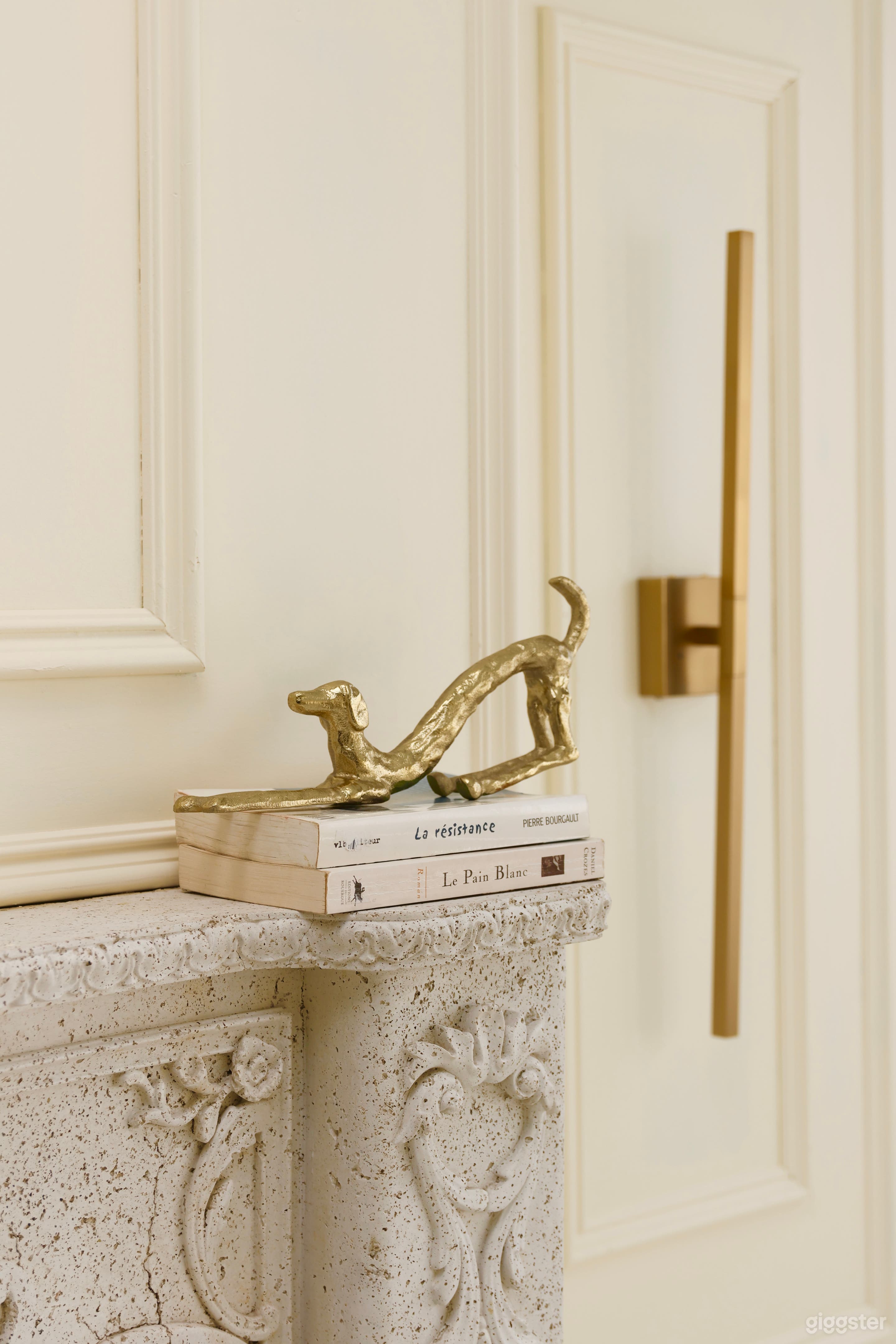 Elegant and Romantic Parisian style Studio  Photo 4