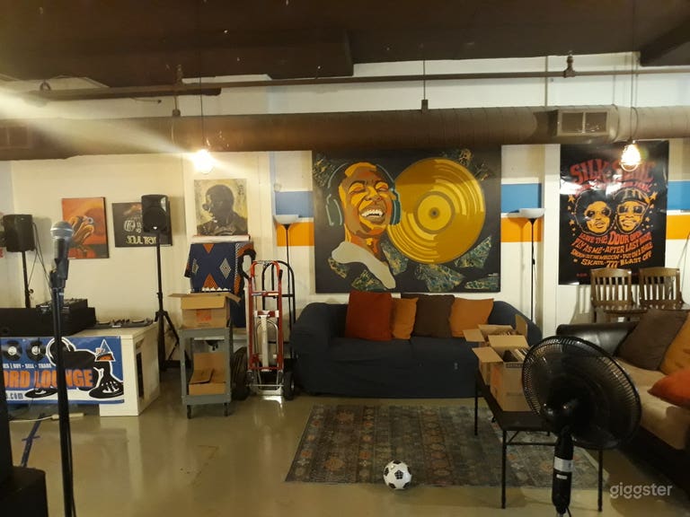  Seating area &amp; DJ Booth 