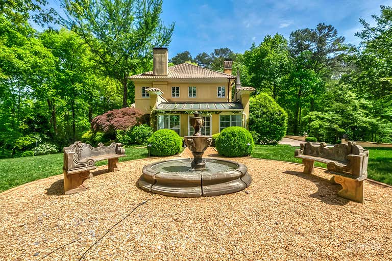  Outstanding Italian-Style Villa 