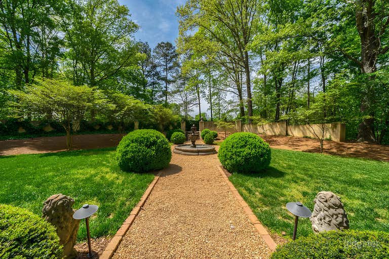  Outstanding Italian-Style Villa 