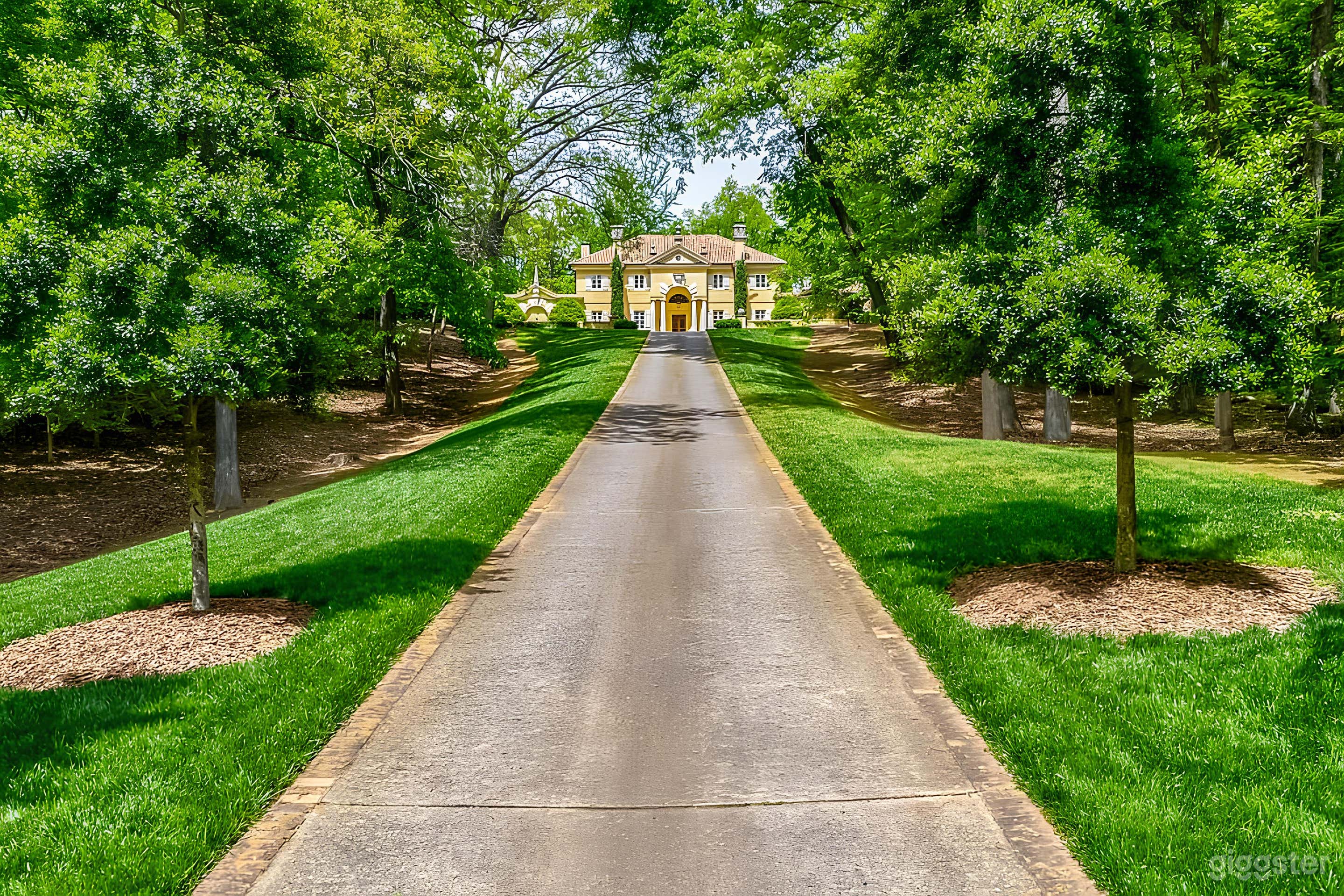 Outstanding Italian-Style Villa Photo 2
