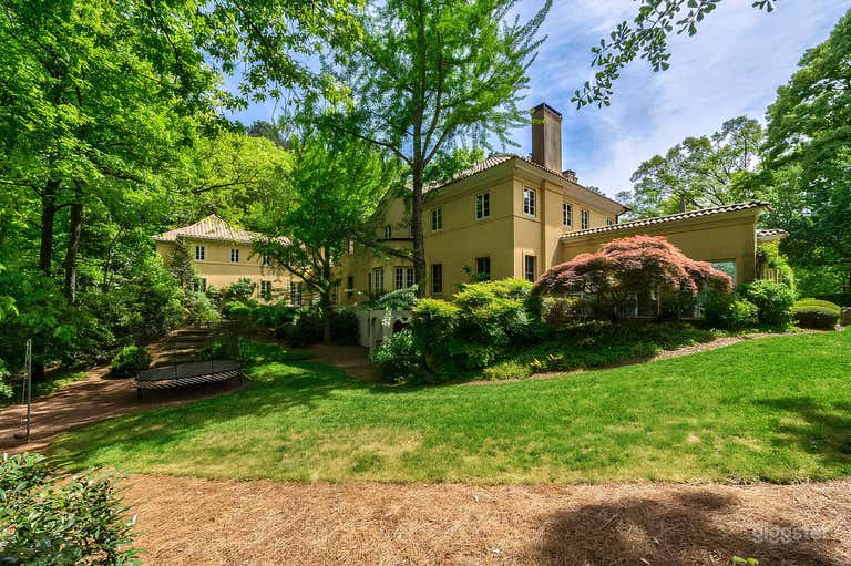  Outstanding Italian-Style Villa 