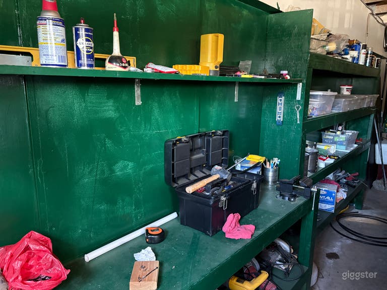  Beautiful, Clean, Modern Suburban Home 