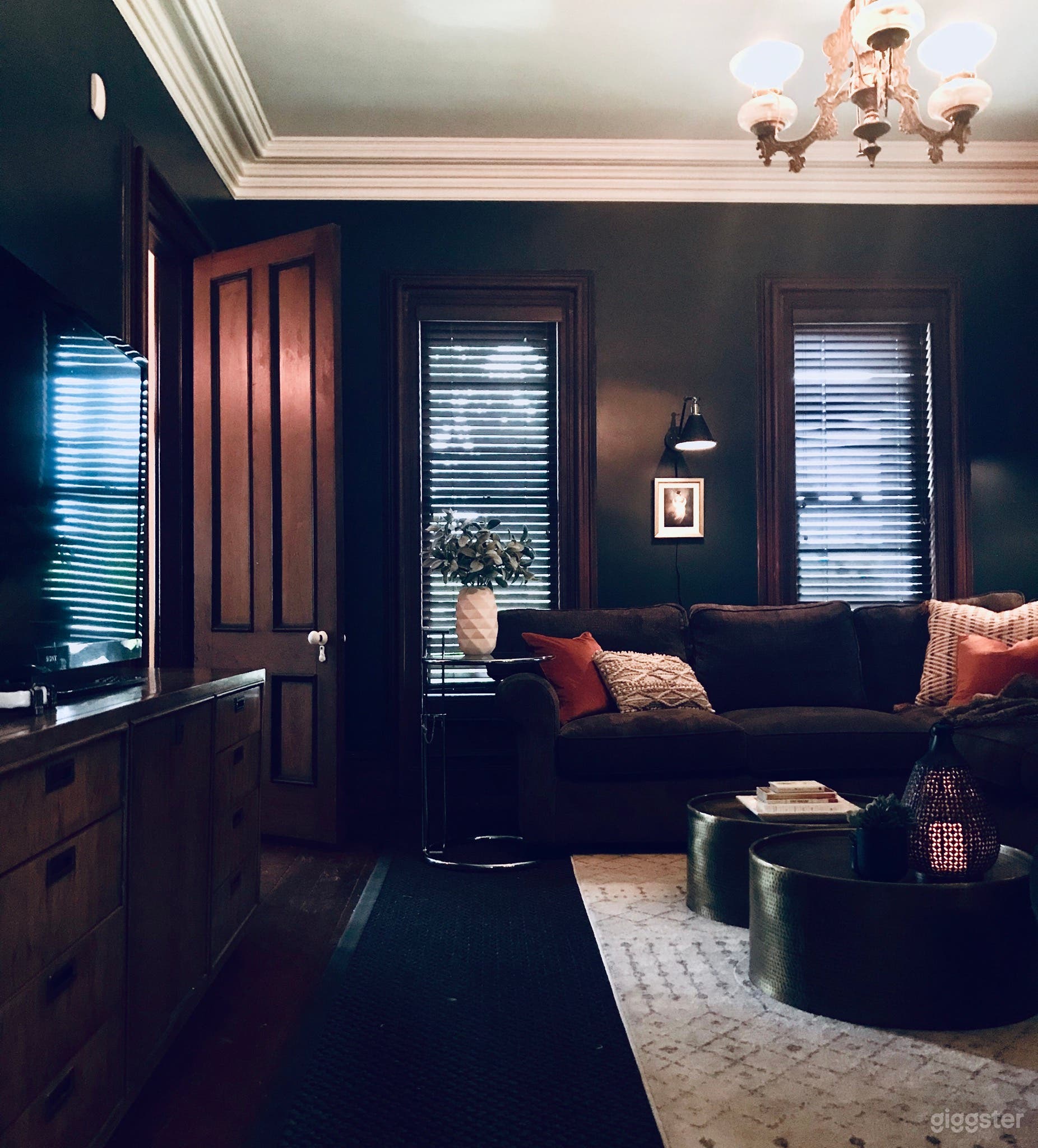 Unique1878 Victorian home with pool and sauna Photo 2