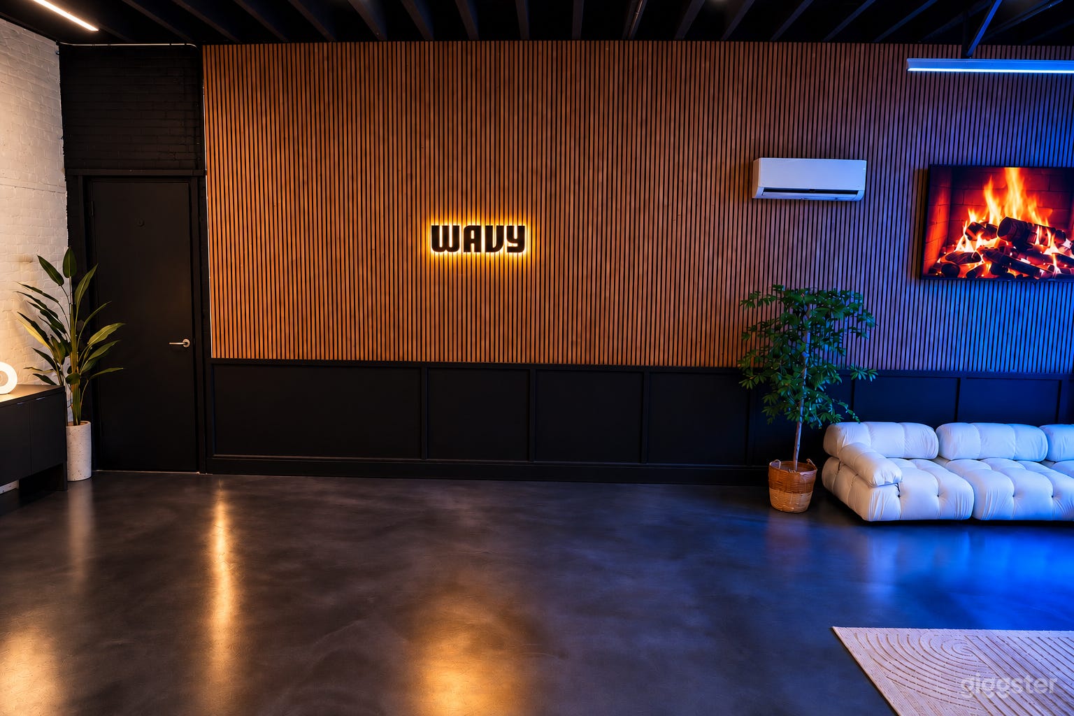 Unique Downtown Event Space 1000 sf Photo 3