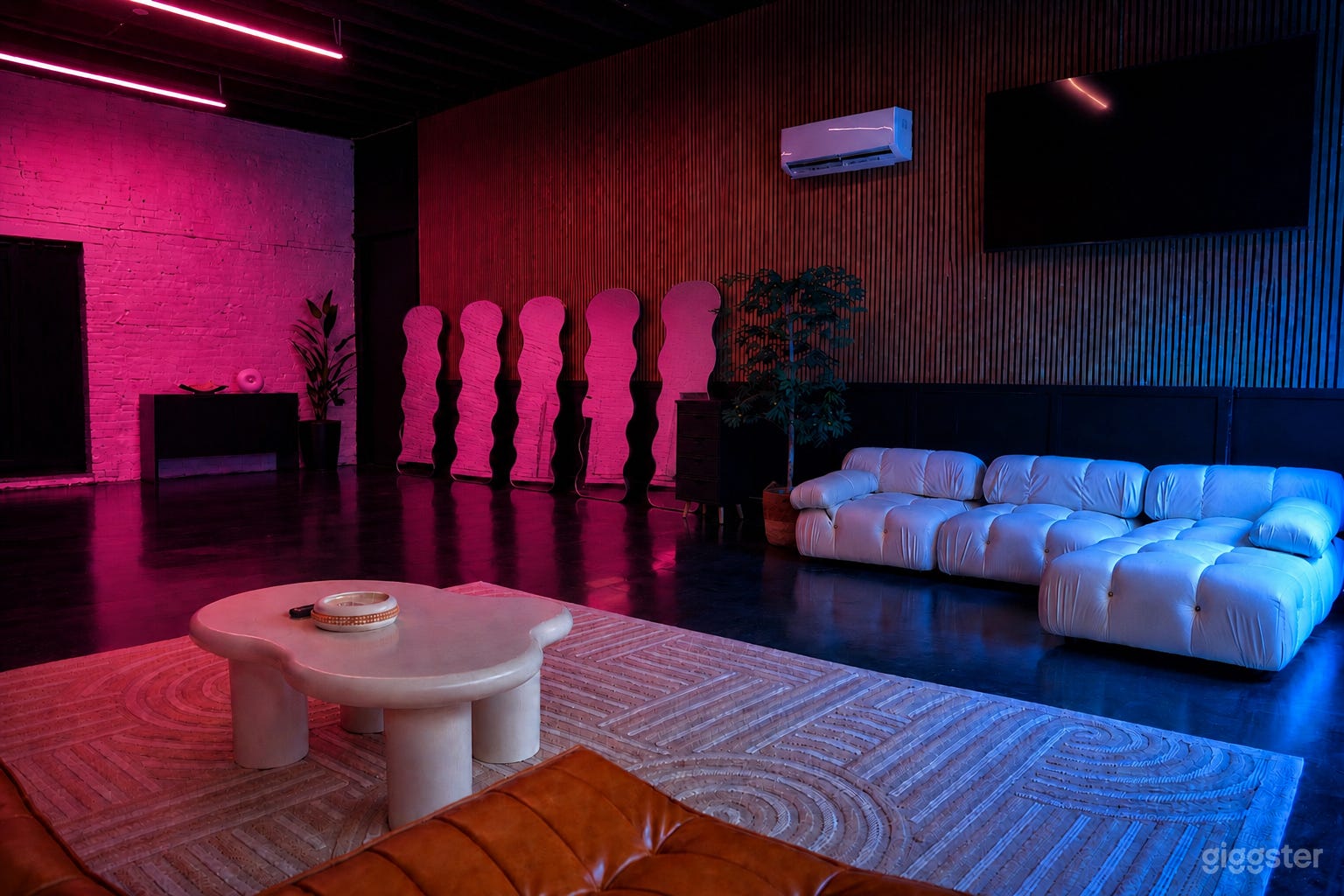Unique Downtown Event Space 1000 sf Photo 4
