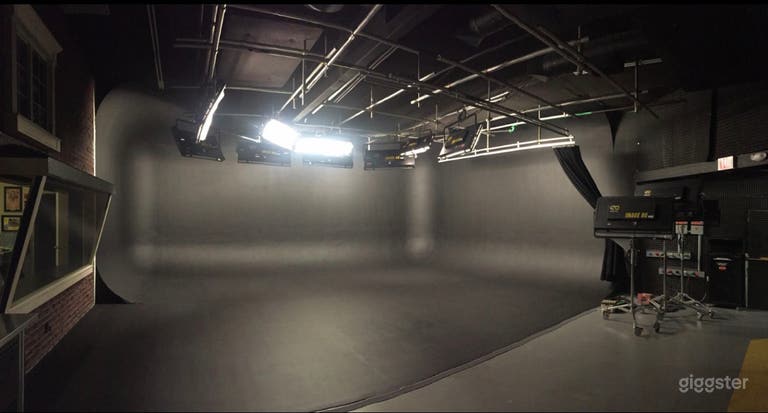  Production Space Pre-lit Sound Stage & Cyc 