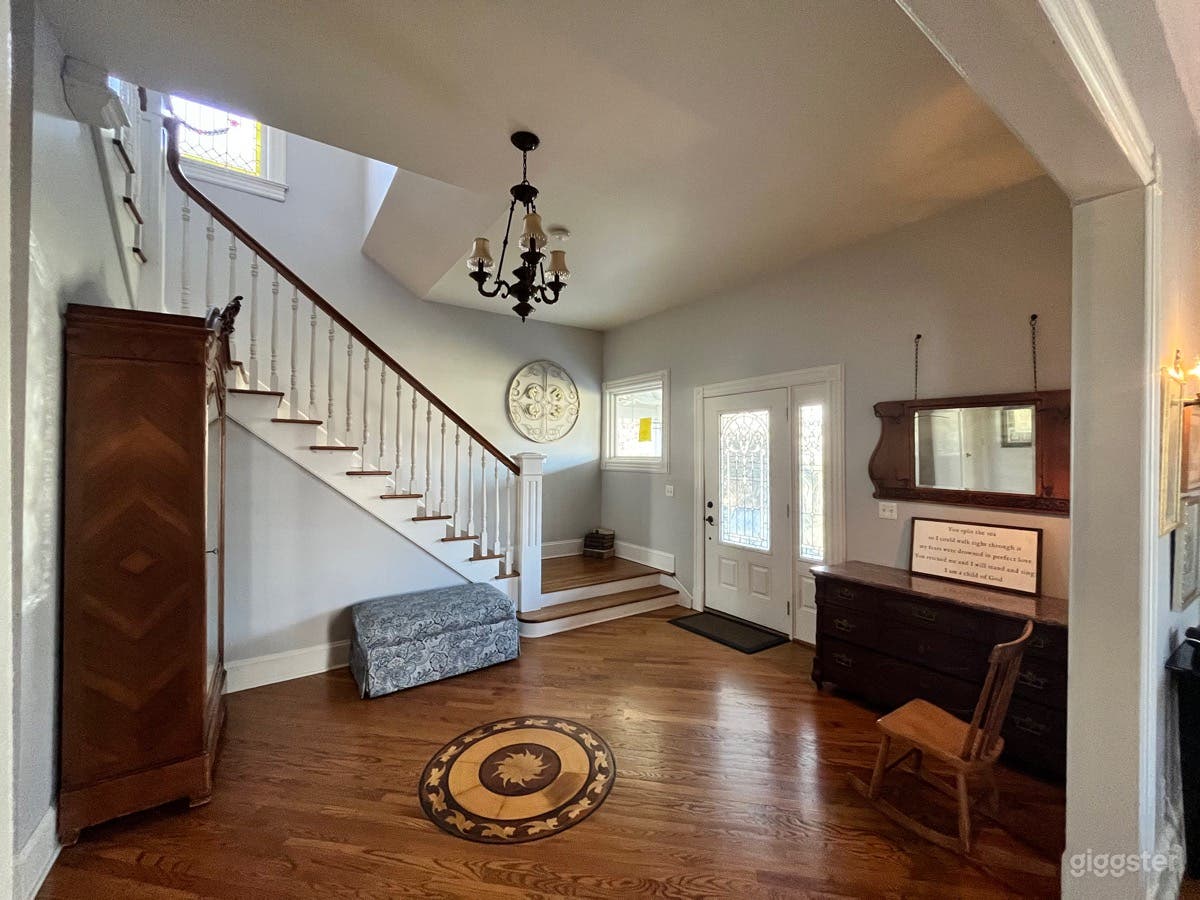 Large suburban home in Cranford, NJ Photo 2