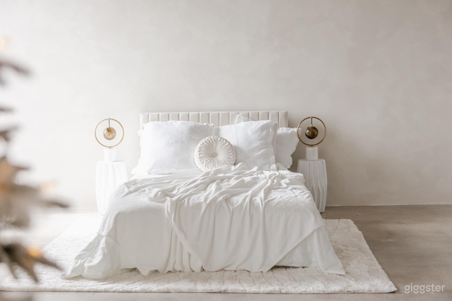 Luna Dreamy white studio room with draped fabric canopy Photo 1