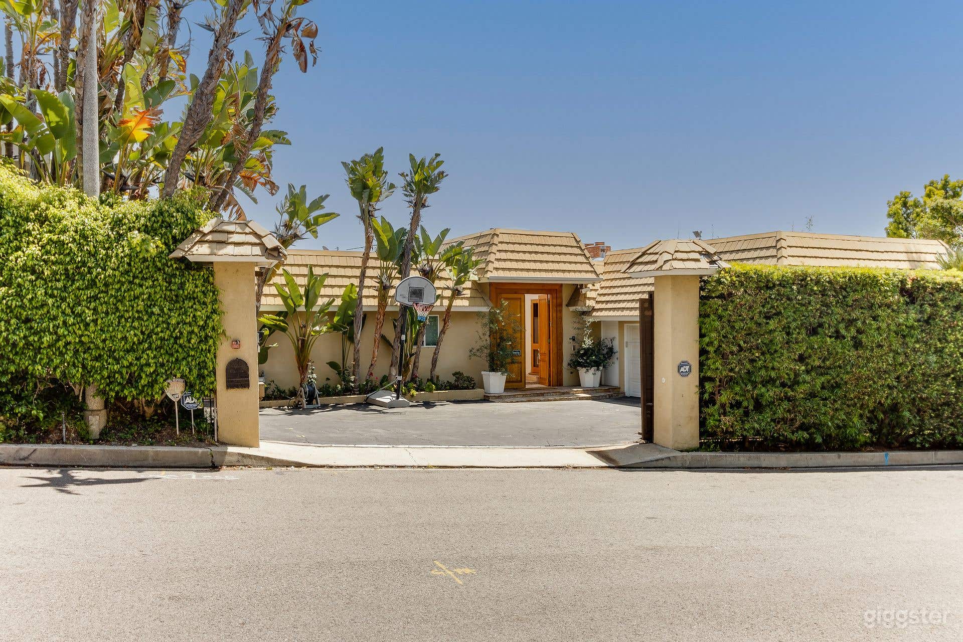 City Lights View Home in the Hills Photo 1