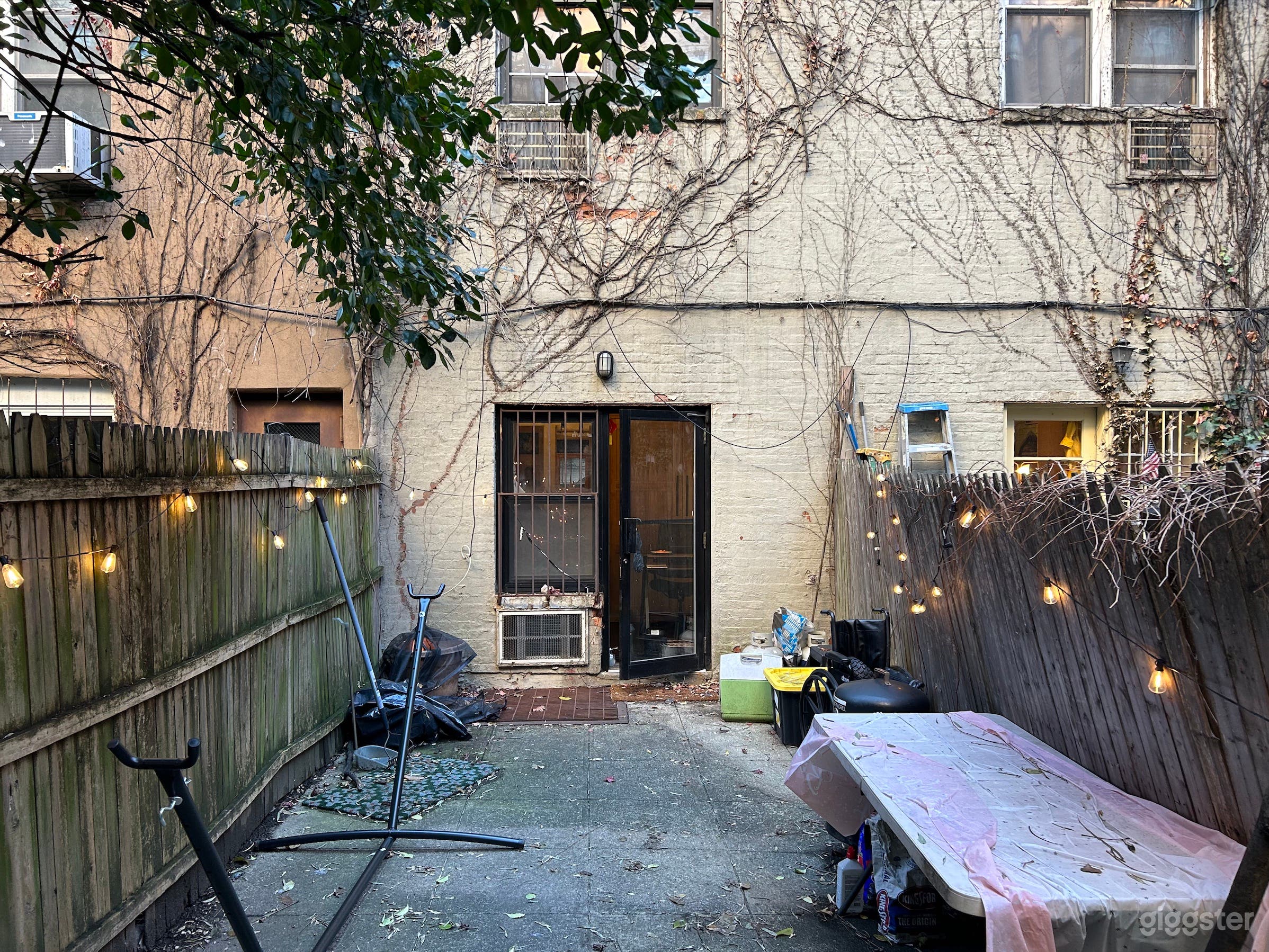 Private Backyard in the East Village! Photo 3