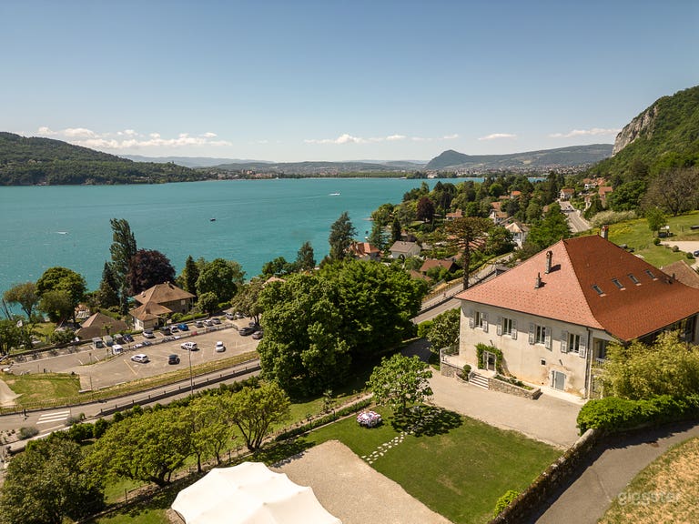  Manoir exclusif du XVIIIe siècle sur les rives d'un lac alpin 