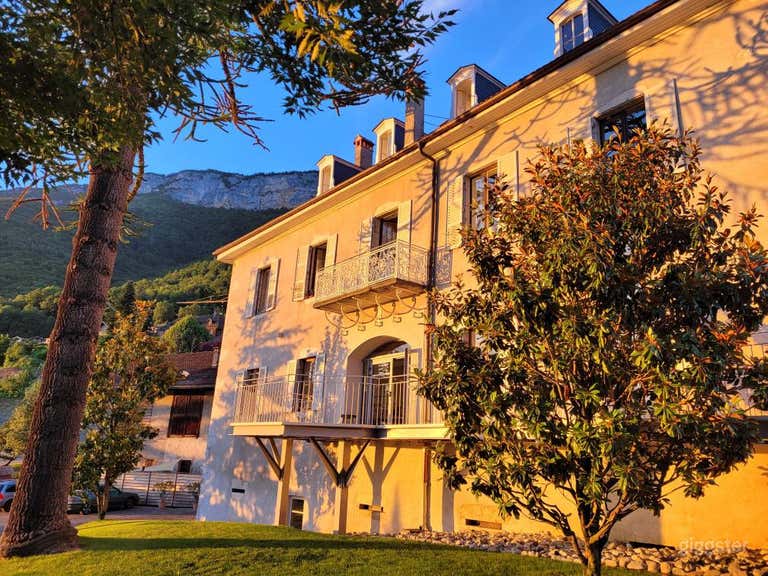  Manoir exclusif du XVIIIe siècle sur les rives d'un lac alpin 