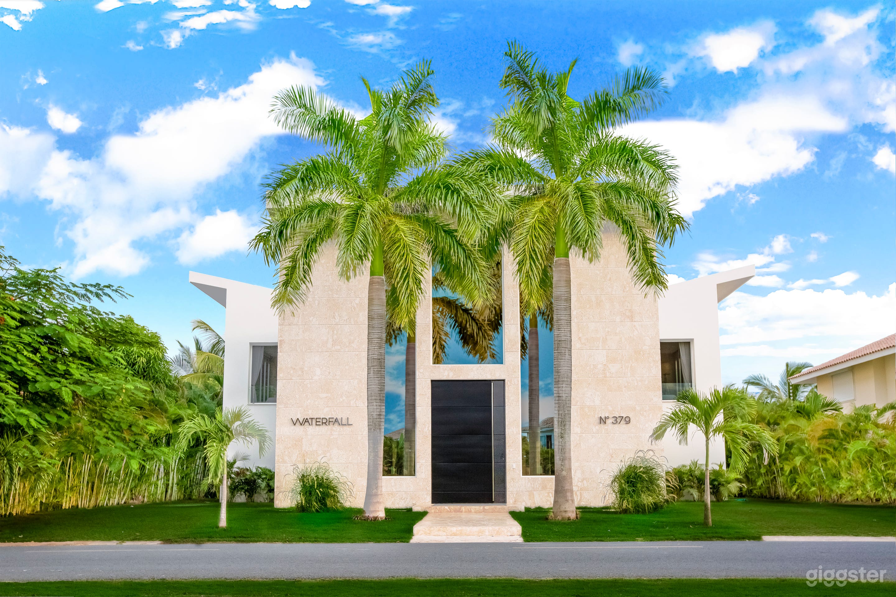 Villa Waterfall Photo 1