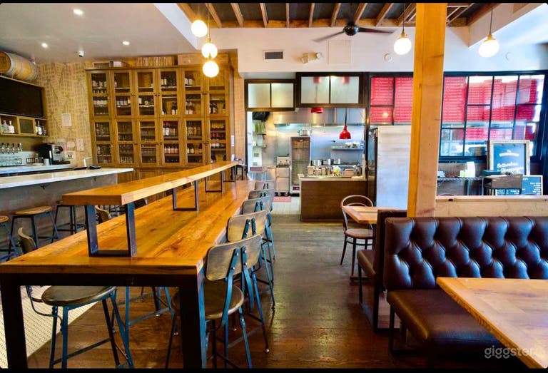 Pizzería Moderna de Barrio con Paredes de Ladrillo, Bar y Exterior 