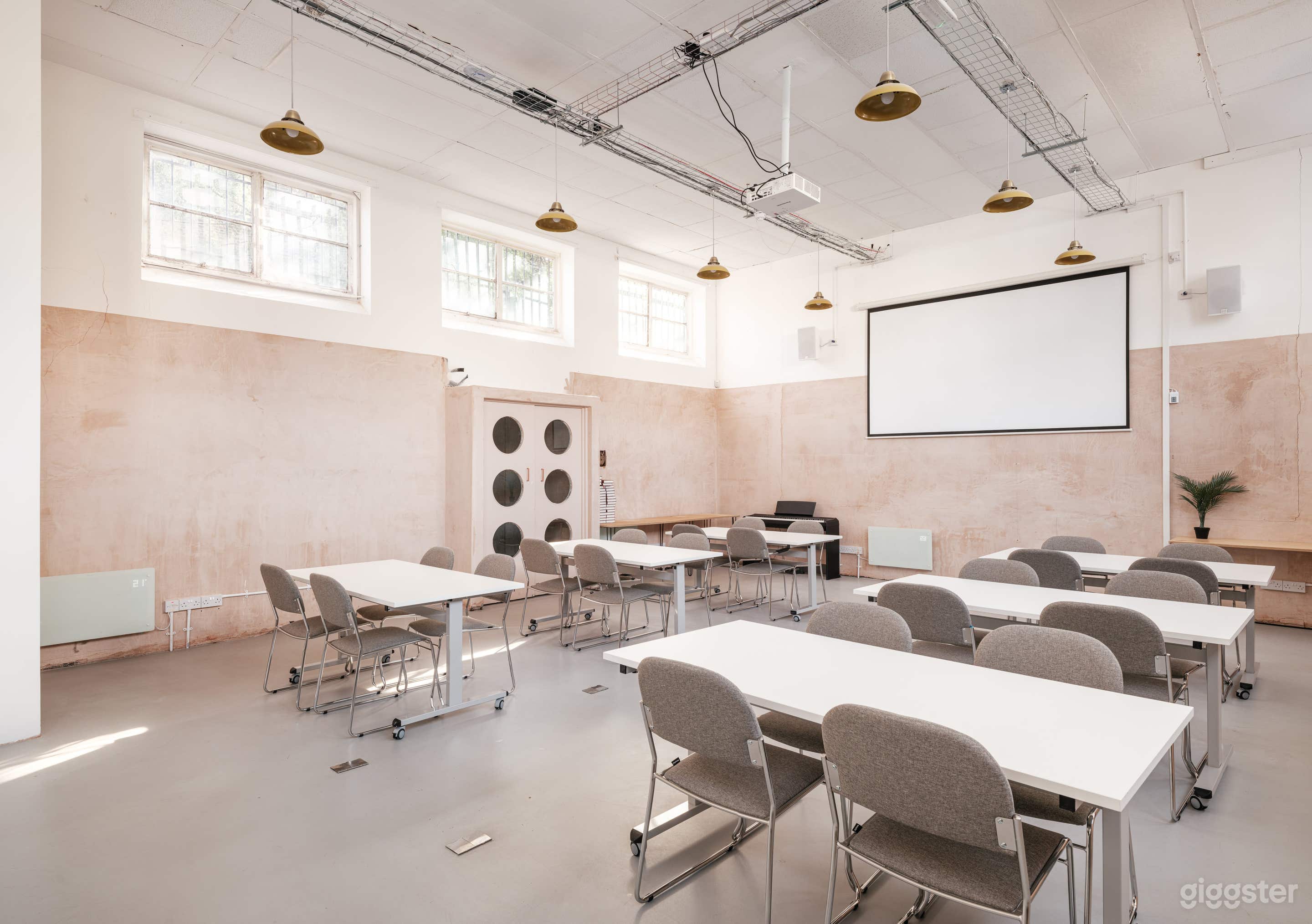 Minimalist, AV-ready Hall for Conferences, Film & Events Photo 3