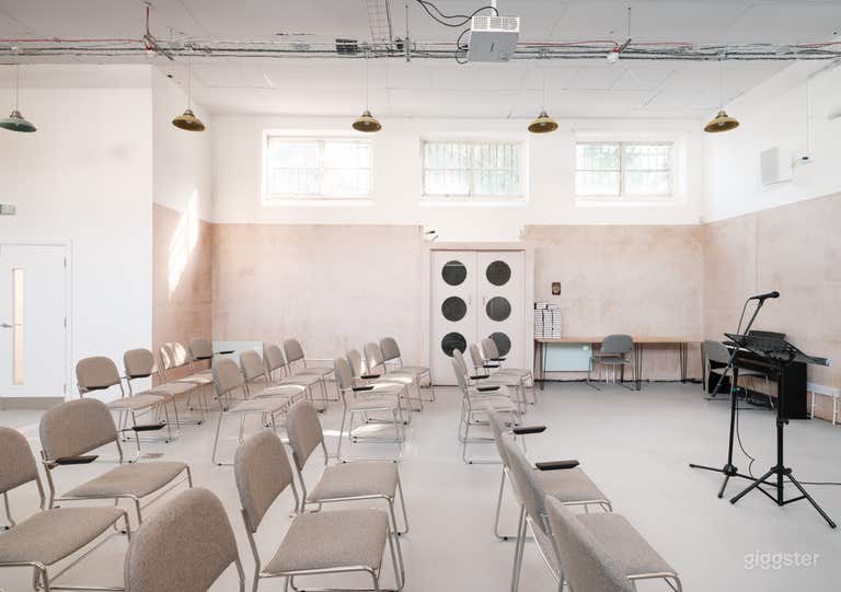 Minimalist, AV-ready Hall for Conferences, Film & Events 