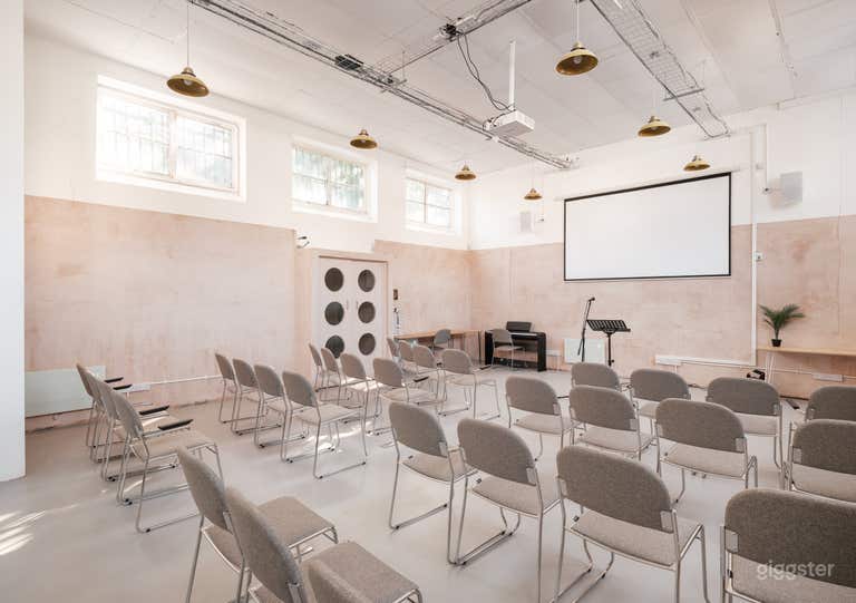  Minimalist, AV-ready Hall for Conferences, Film & Events 