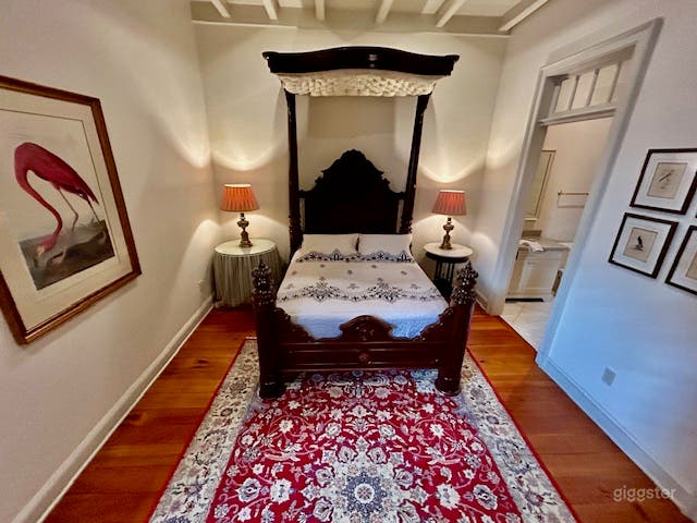  Exposed Beams Stand-Alone 1 Bedroom Unit B 