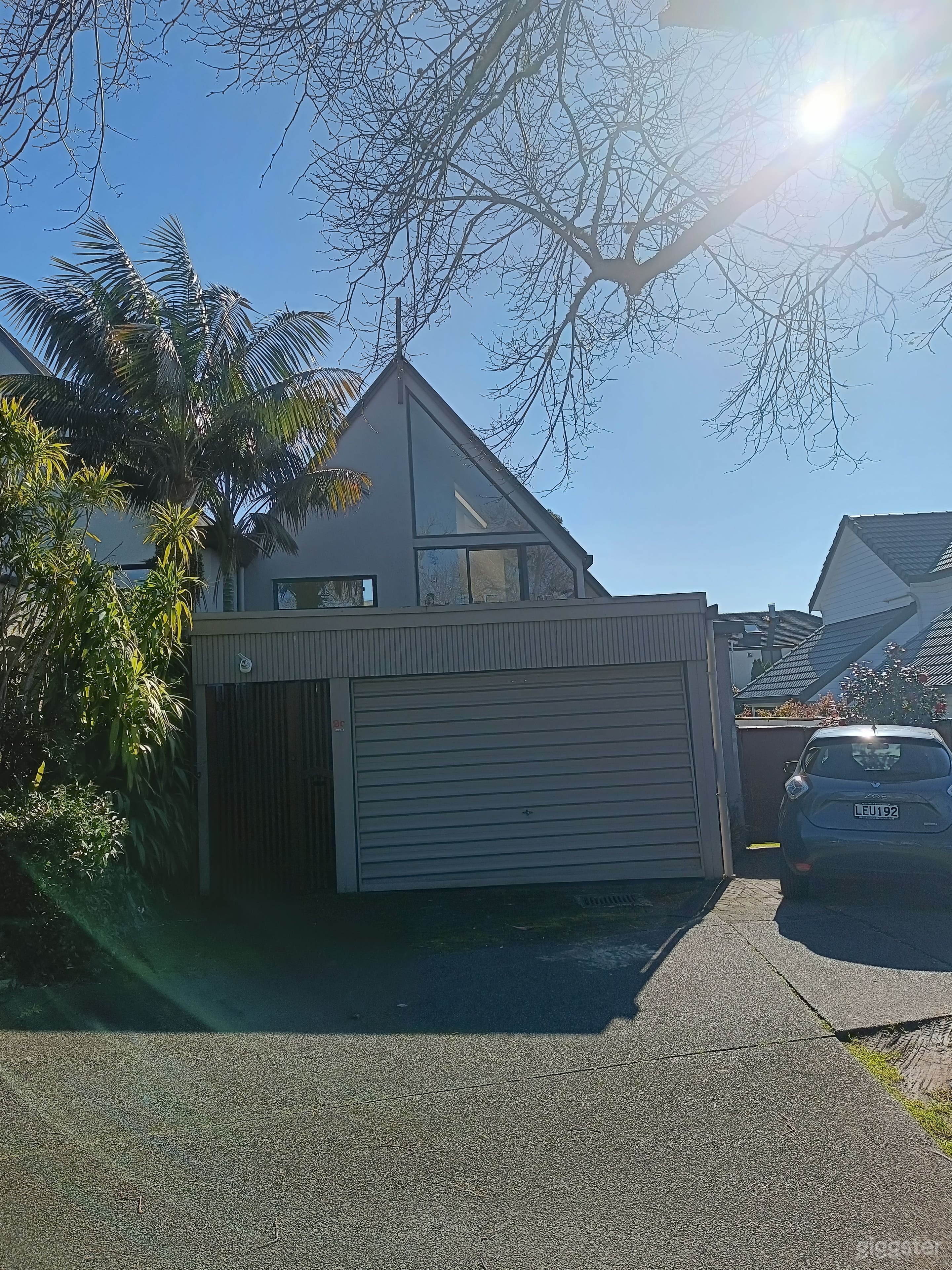 Premium Modern Bays House Photo 1