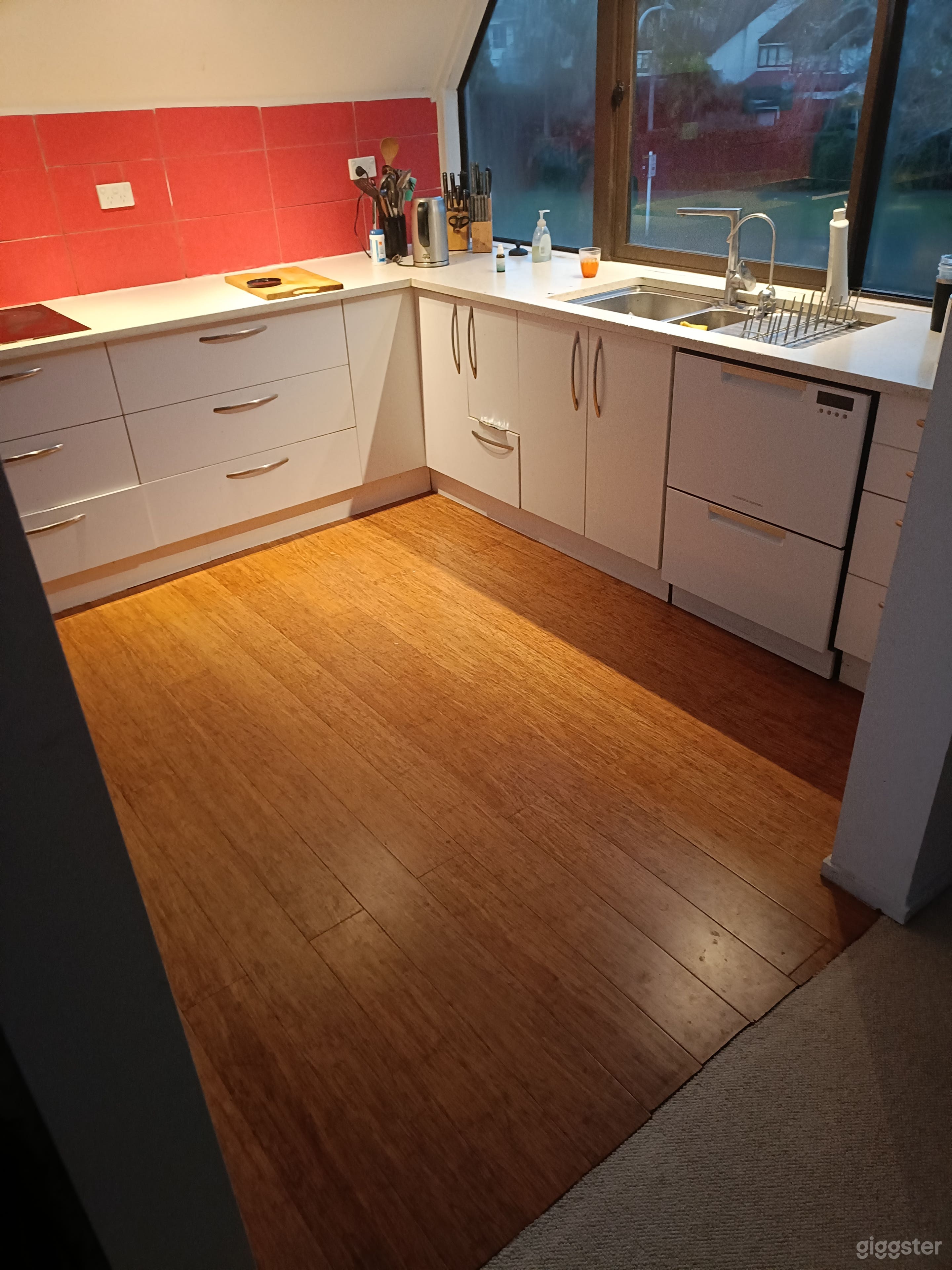 Premium Modern Bays House Photo 4