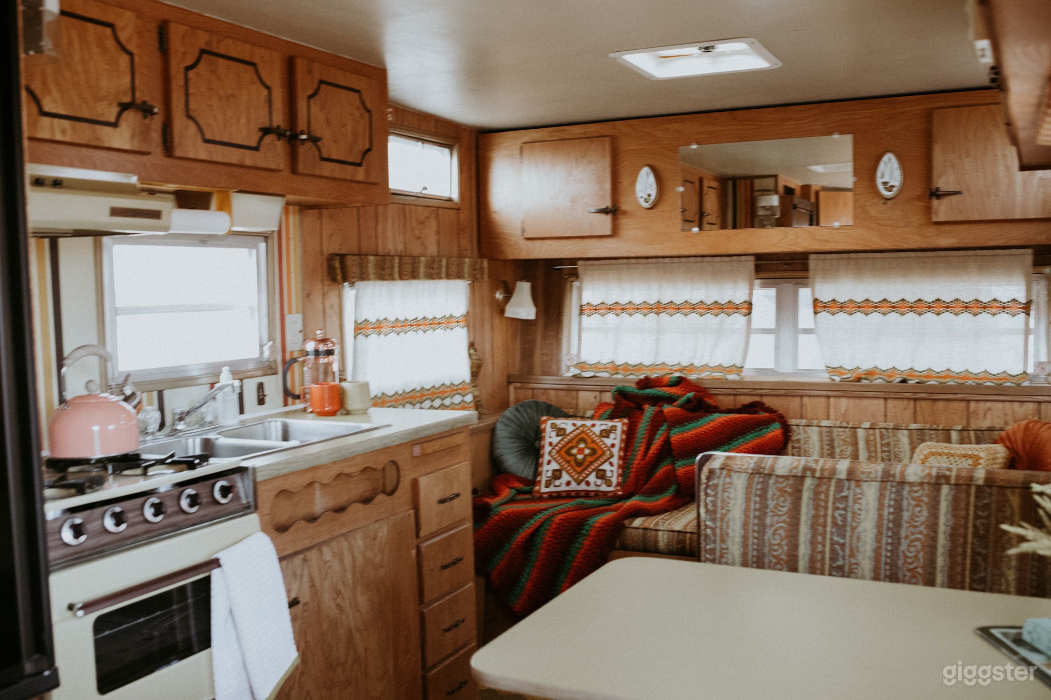 Vintage 1975 Retro Travel Trailer Camper Photo 1