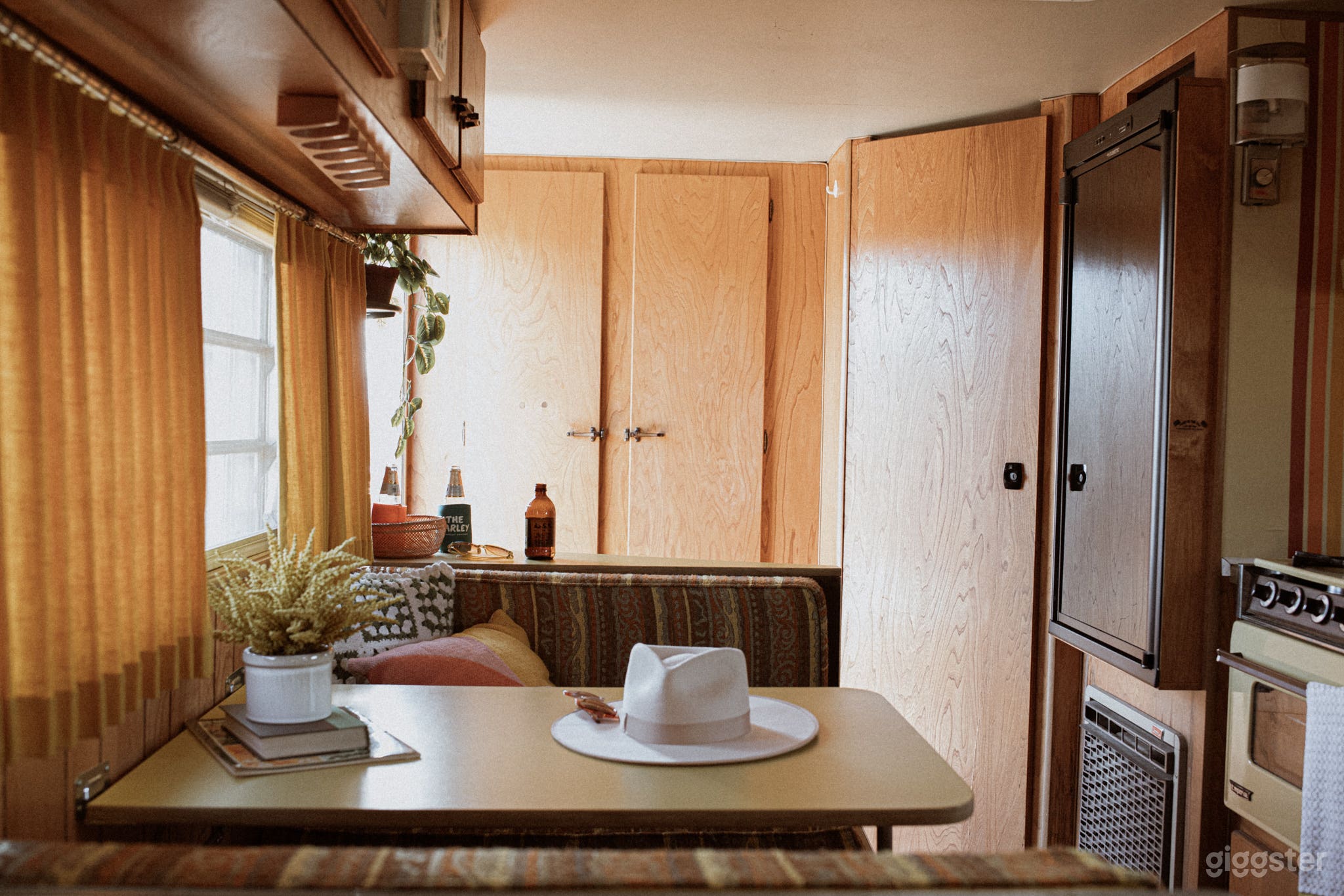 Vintage 1975 Retro Travel Trailer Camper Photo 4