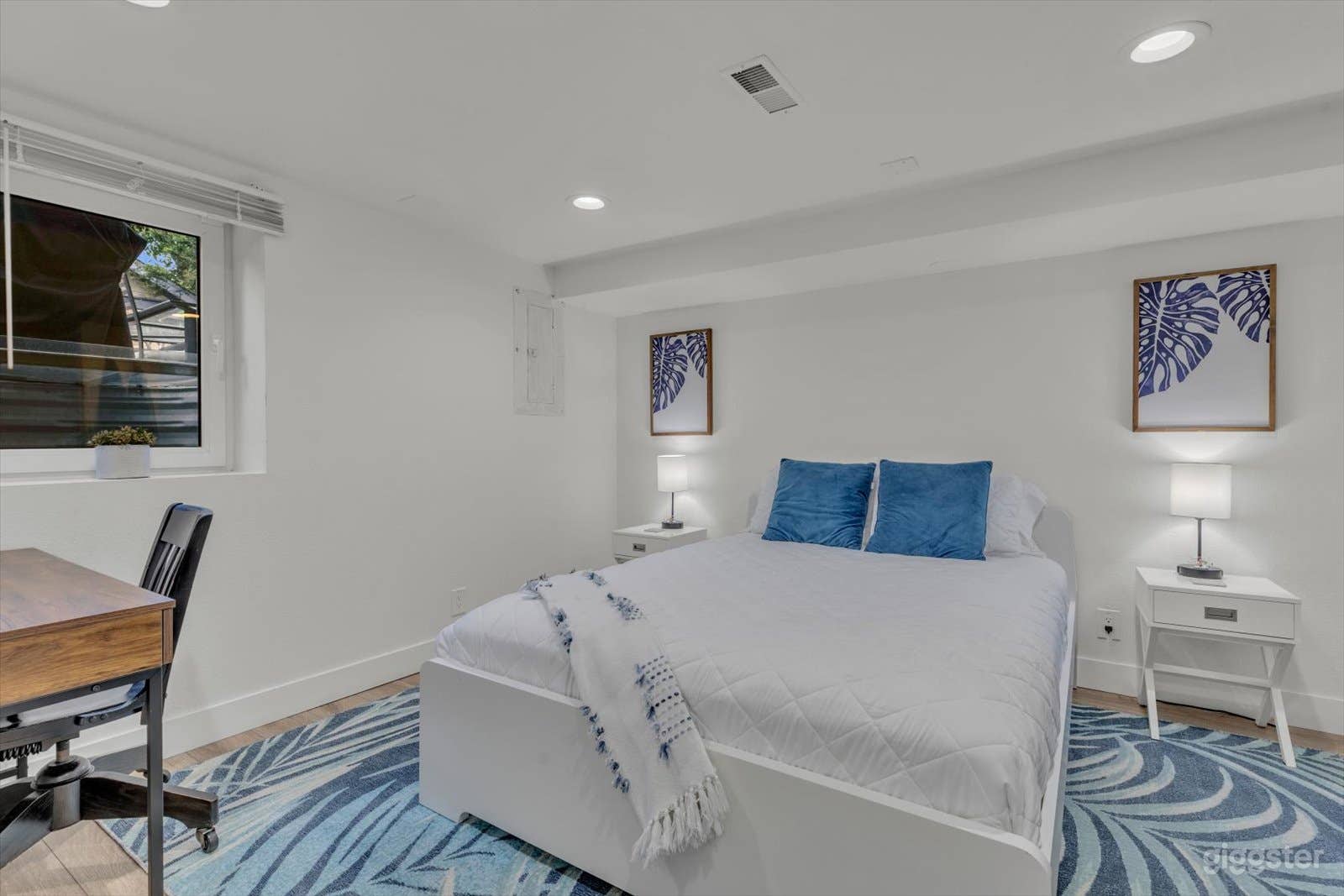 Charming Modern Apartment Photo 4