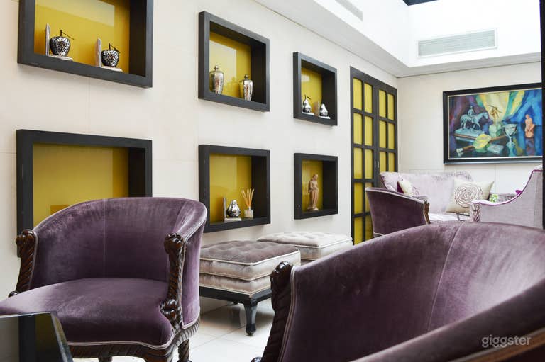  Suite with Gold Leather Wallpaper and Glass Roof in London  