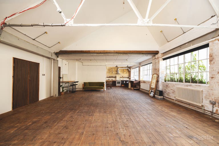  Daylight Warehouse studio with wooden floor. 
