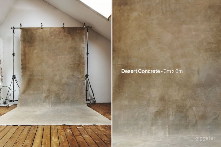  Daylight Warehouse studio with wooden floor. 