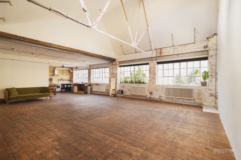  Daylight Warehouse studio with wooden floor. 