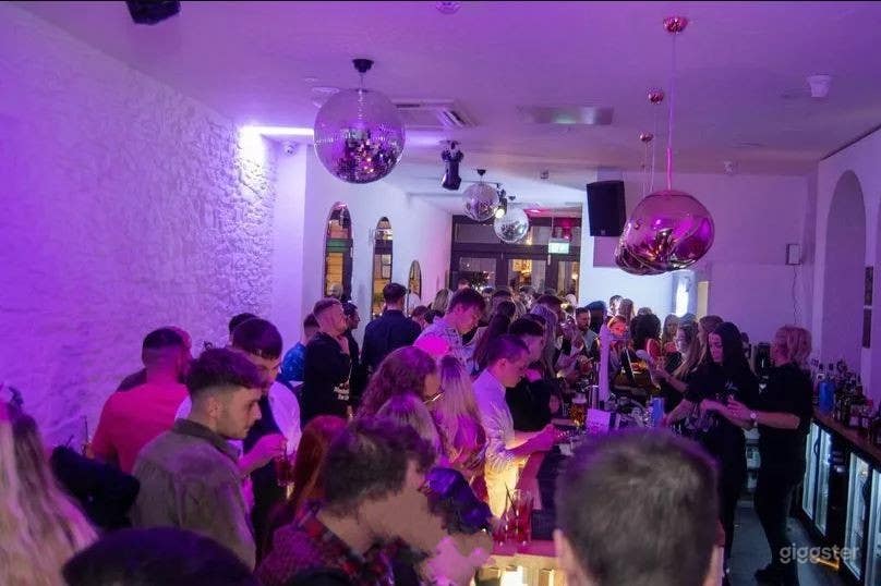 South Wales’ new premier nightspot Photo 4