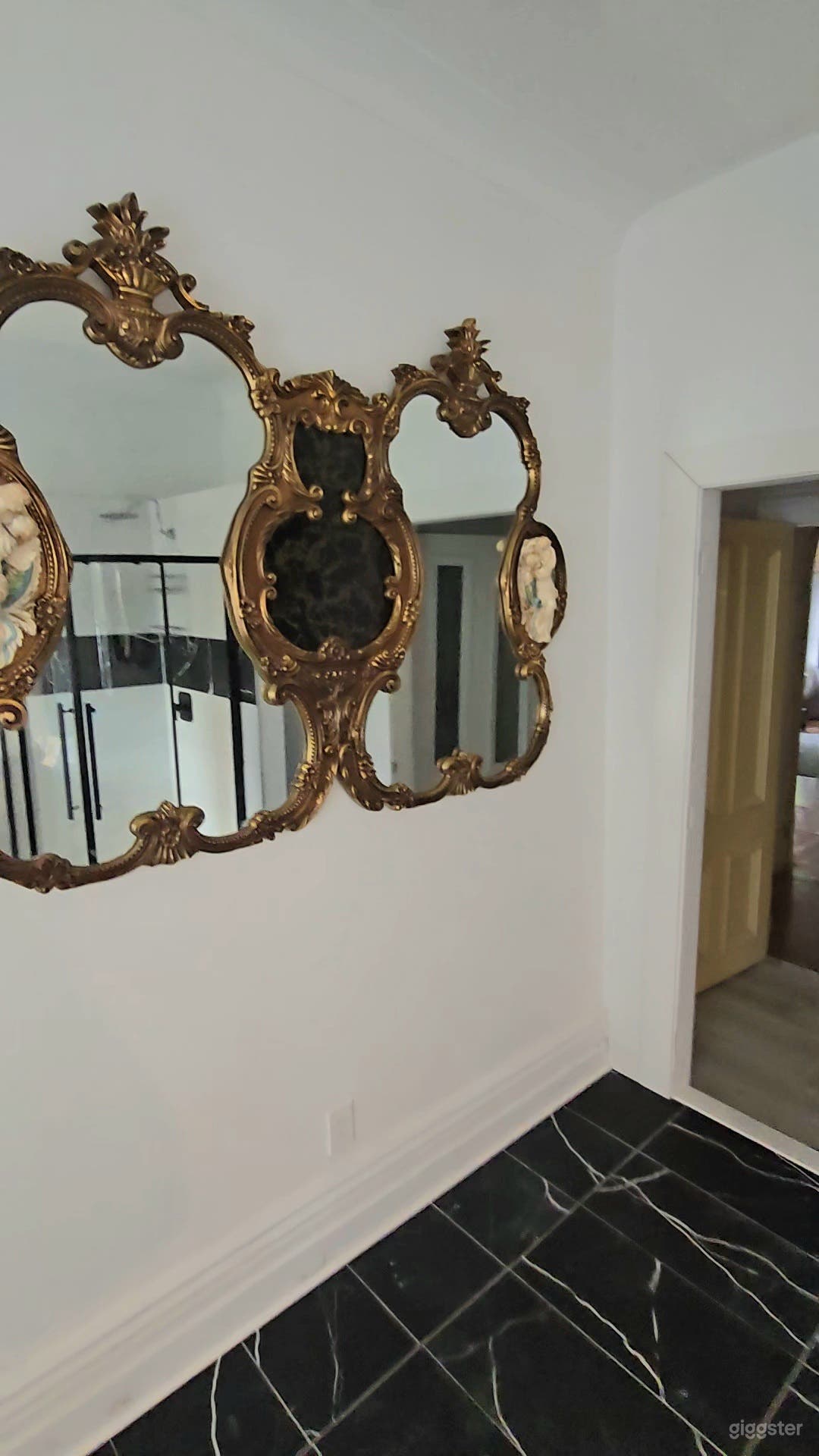 The Purple House | La Maison Mauve Photo 4