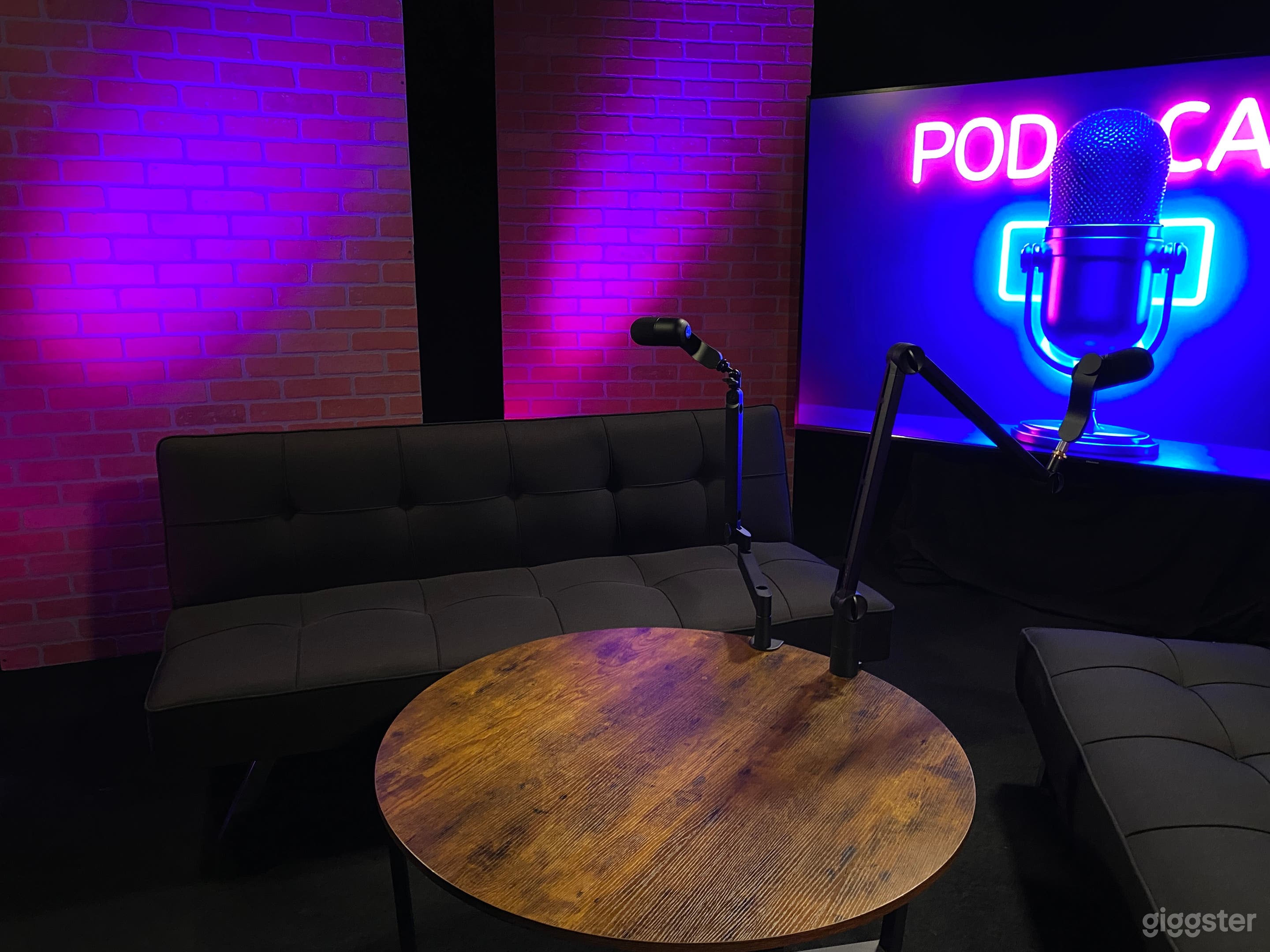 Podcast Studio, Soundproof, Pre-lit Set Photo 2