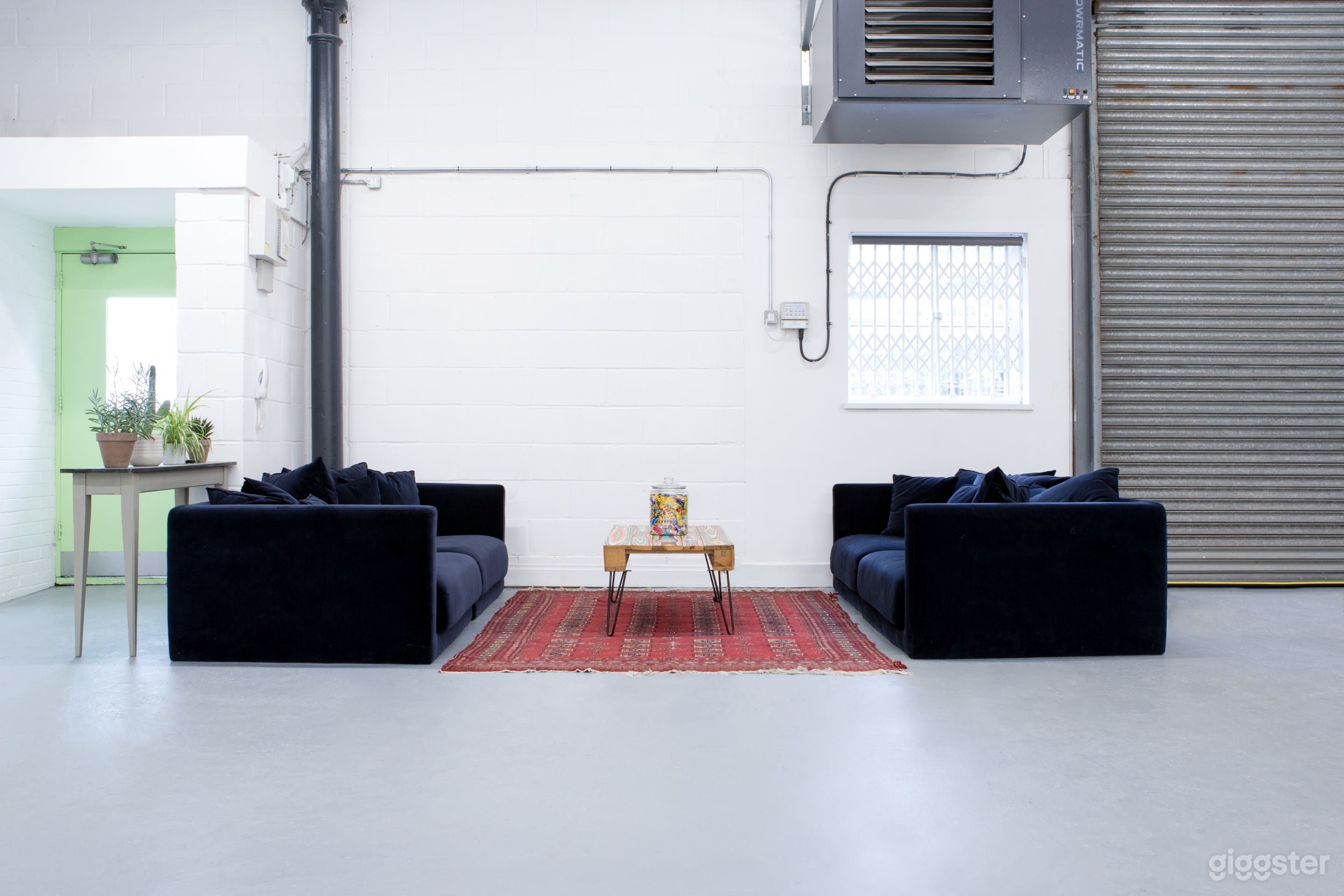 Extra Large Drive in Studio Space Photo 4