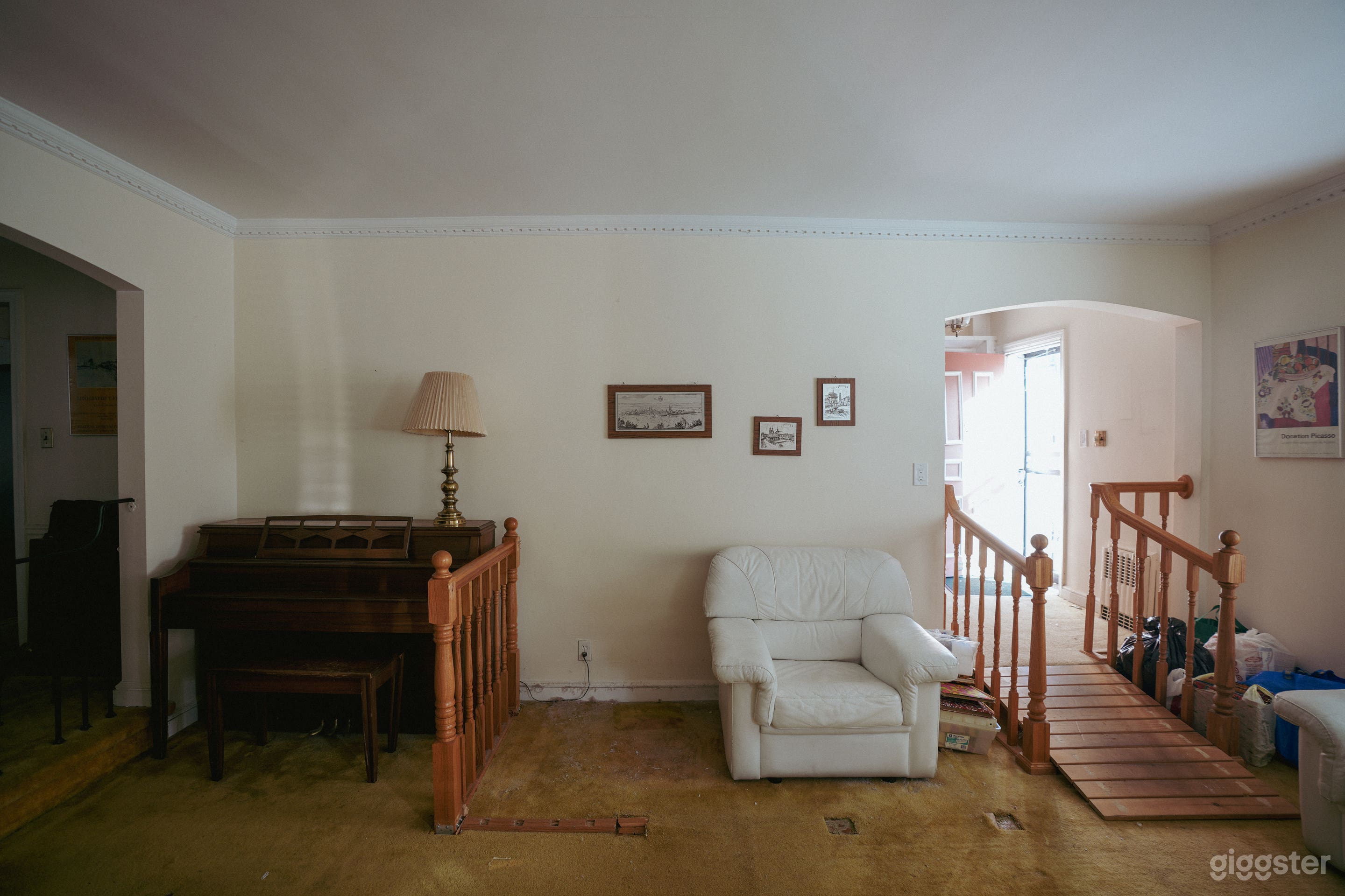 Retro Suburban Home with a Backyard and Cream Colored Walls Photo 2