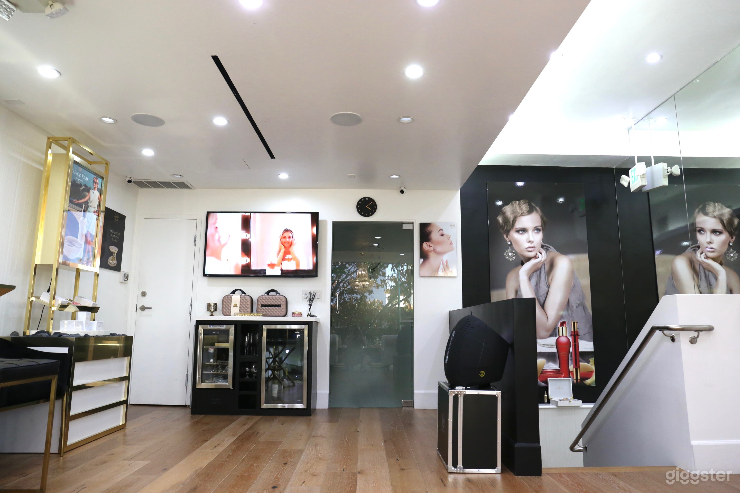 The second floor to our location 