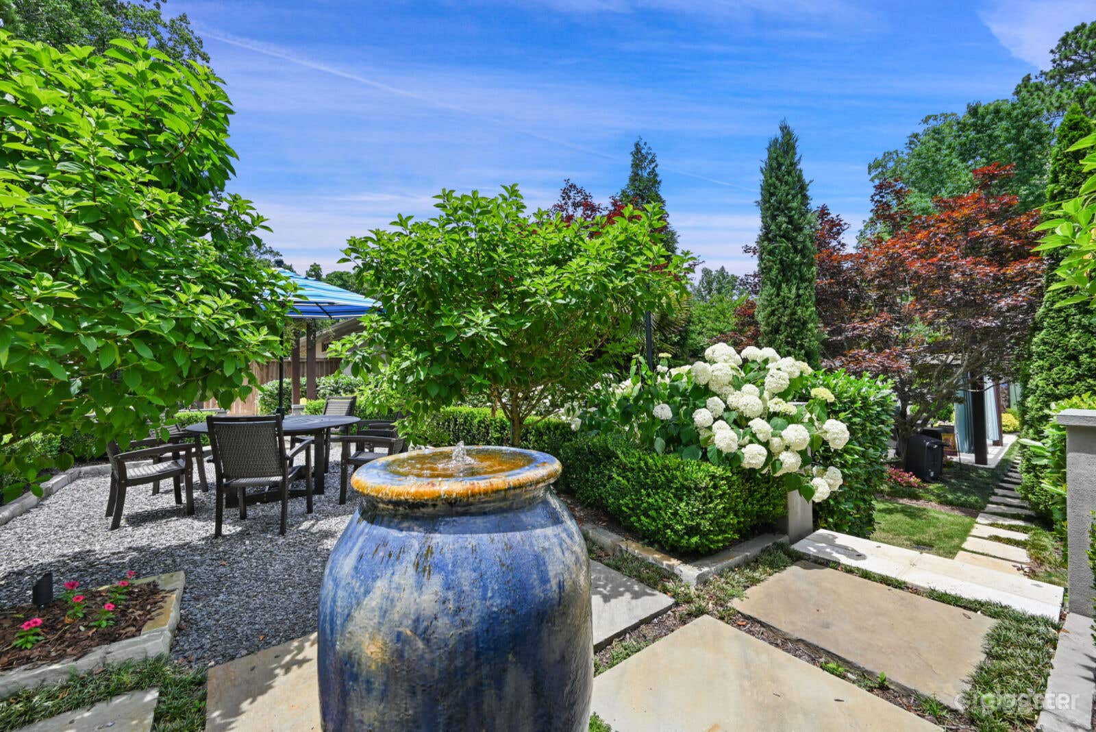 Versatile Outdoor Oasis Photo 2