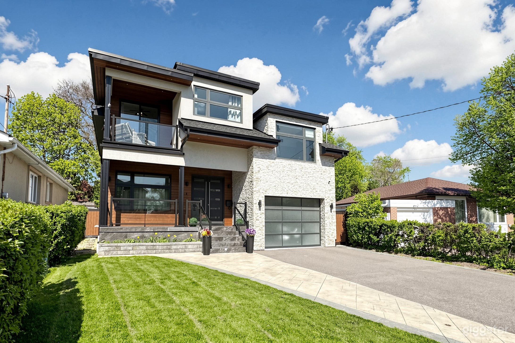 Modern Toronto Family Home – West Deane Park Photo 4