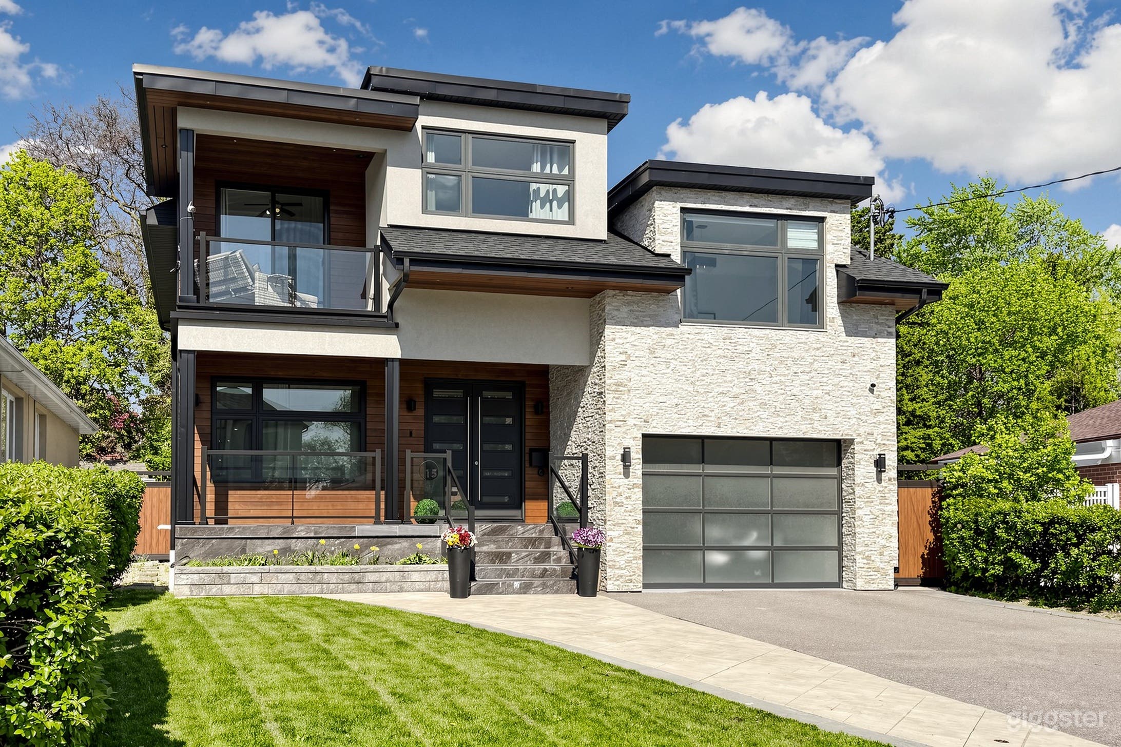Modern Toronto Family Home – West Deane Park Photo 3