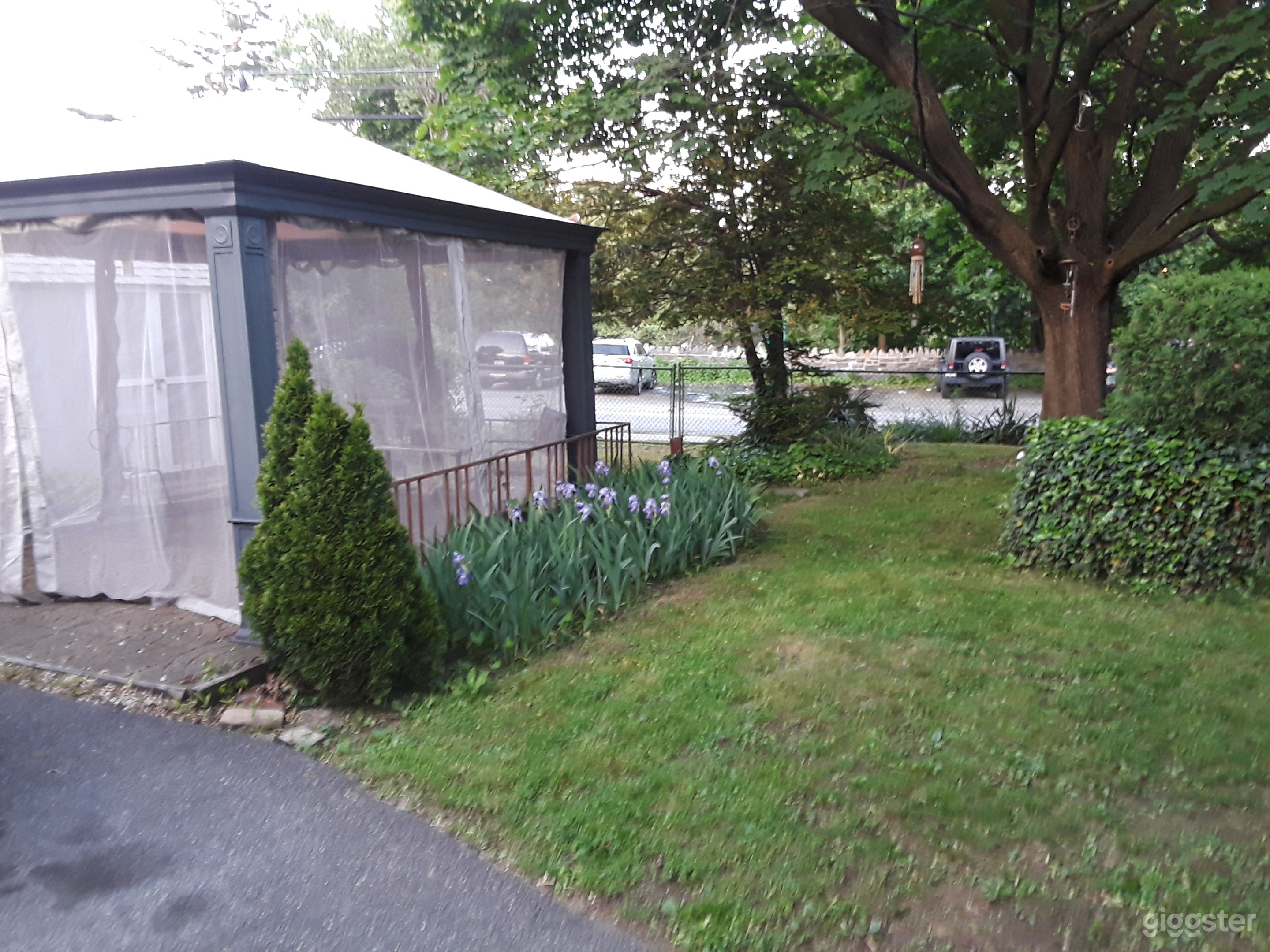 Multi Family Home with Open Space Photo 2