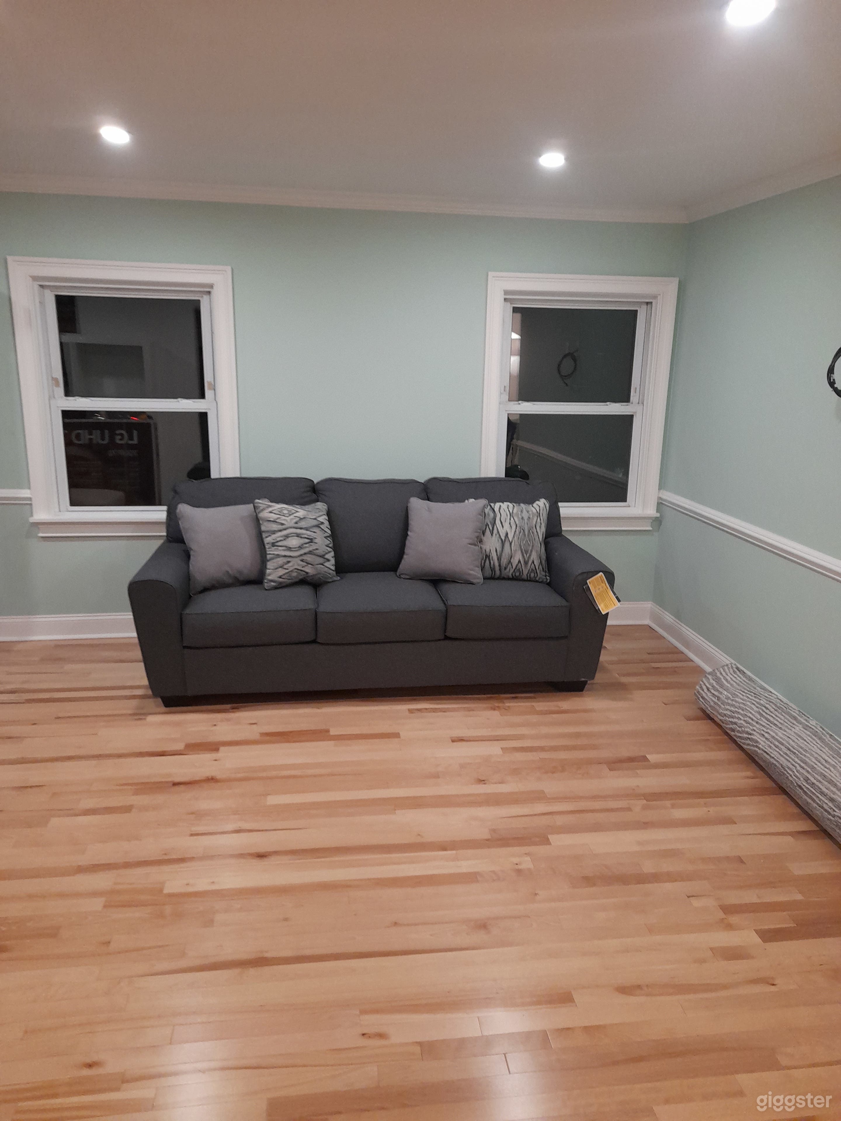 Multi Family Home with Open Space Photo 4