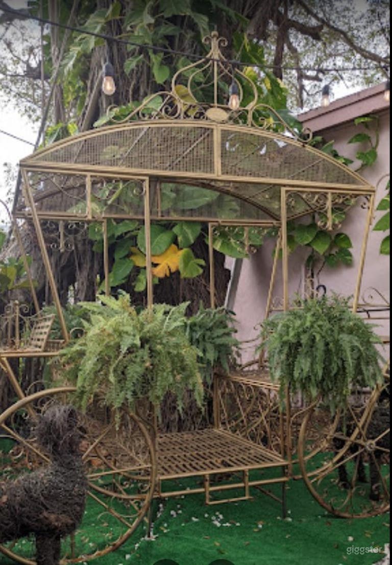  Ideal Outdoor Space (Full Buy Out) 