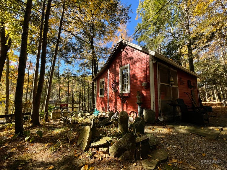  New England-Style Cabin On The River 